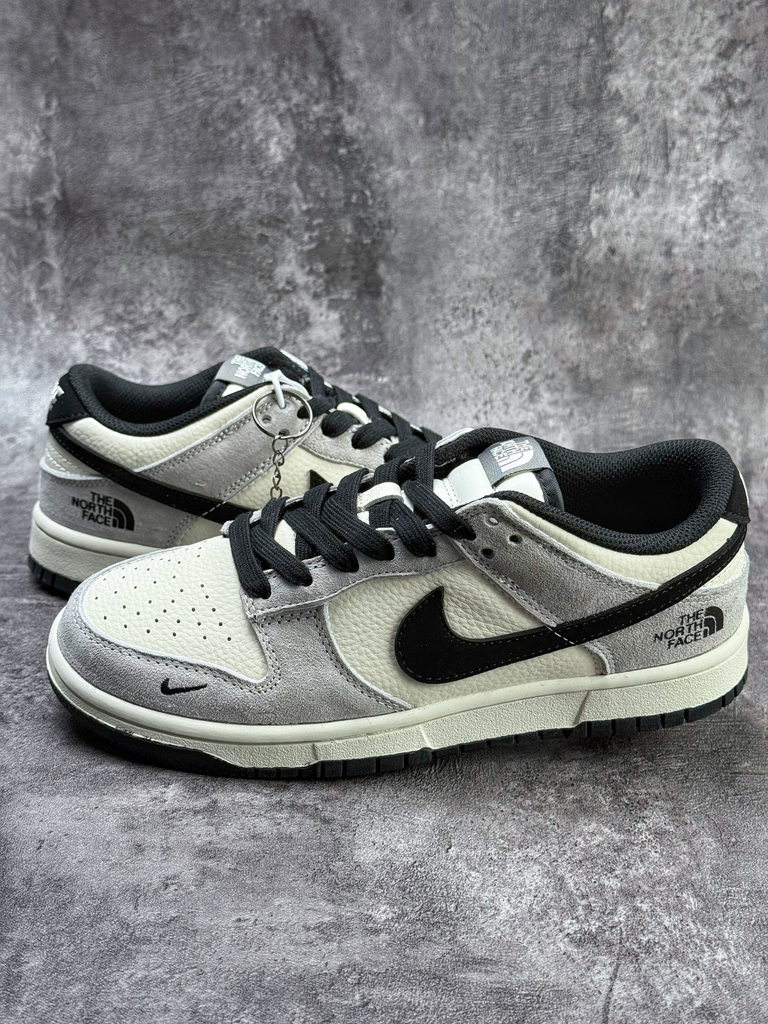 Nike SB Dunk Low x The North Face 灰白黑小勾 DN3168-032