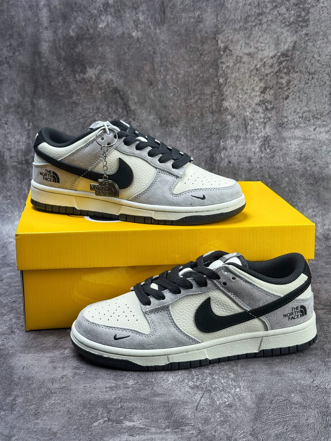Nike SB Dunk Low x The North Face 灰白黑小勾 DN3168-032
