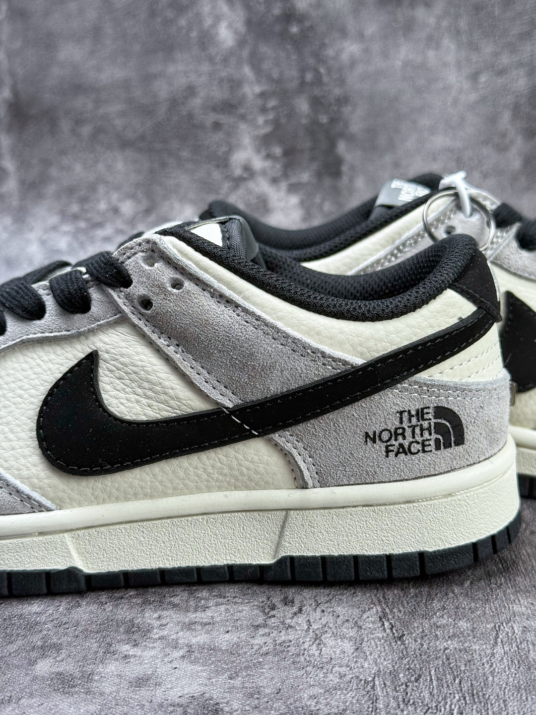 Nike SB Dunk Low x The North Face 灰白黑小勾 DN3168-032