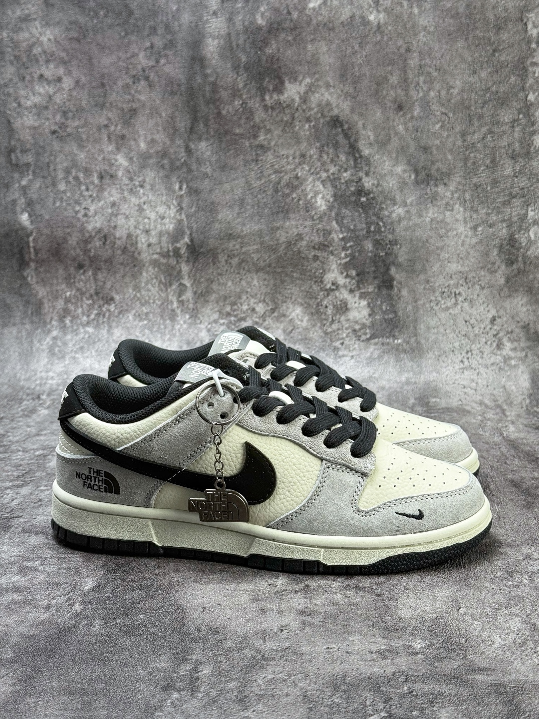 Nike SB Dunk Low x The North Face 灰白黑小勾 DN3168-032