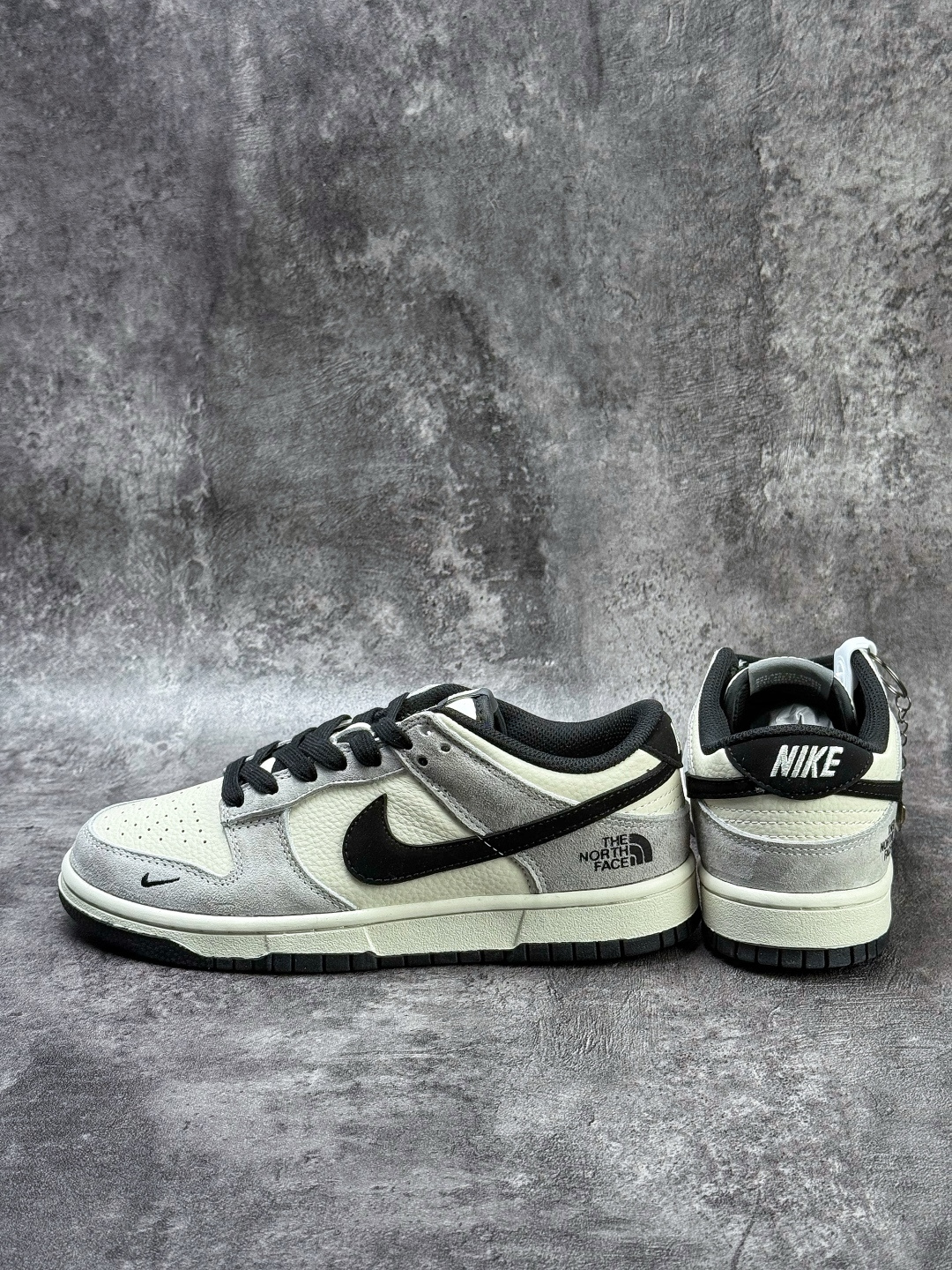 Nike SB Dunk Low x The North Face 灰白黑小勾 DN3168-032