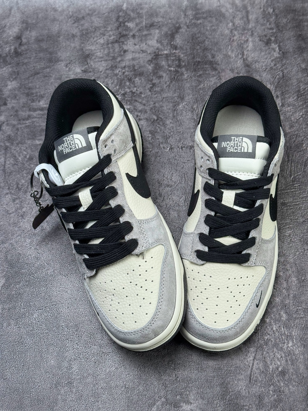 Nike SB Dunk Low x The North Face 灰白黑小勾 DN3168-032