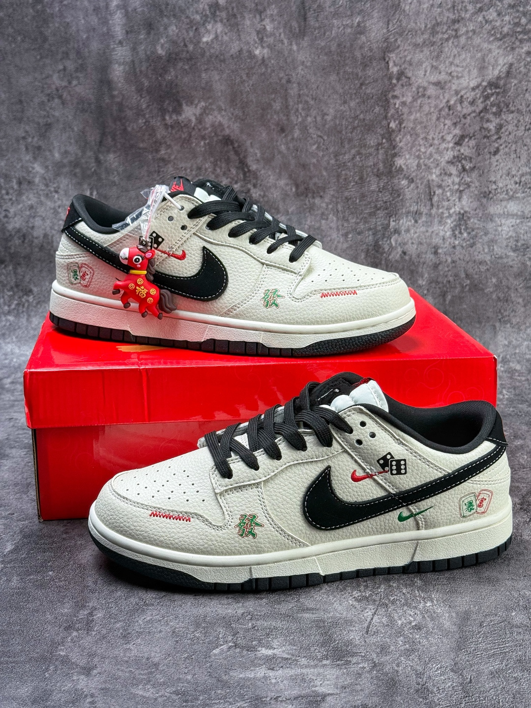 Nike SB Dunk Low 发财 白黑双小勾 SJ8888-009