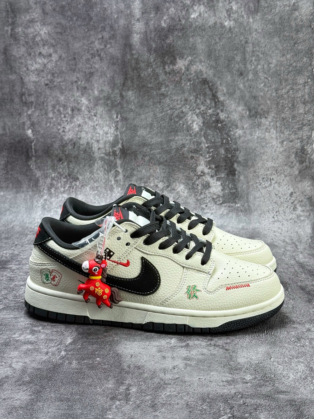 Nike SB Dunk Low 发财 白黑双小勾 SJ8888-009