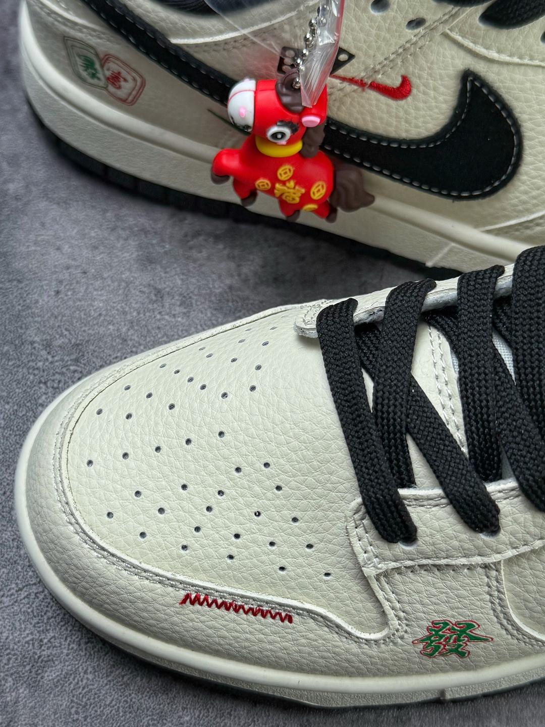 Nike SB Dunk Low 发财 白黑双小勾 SJ8888-009