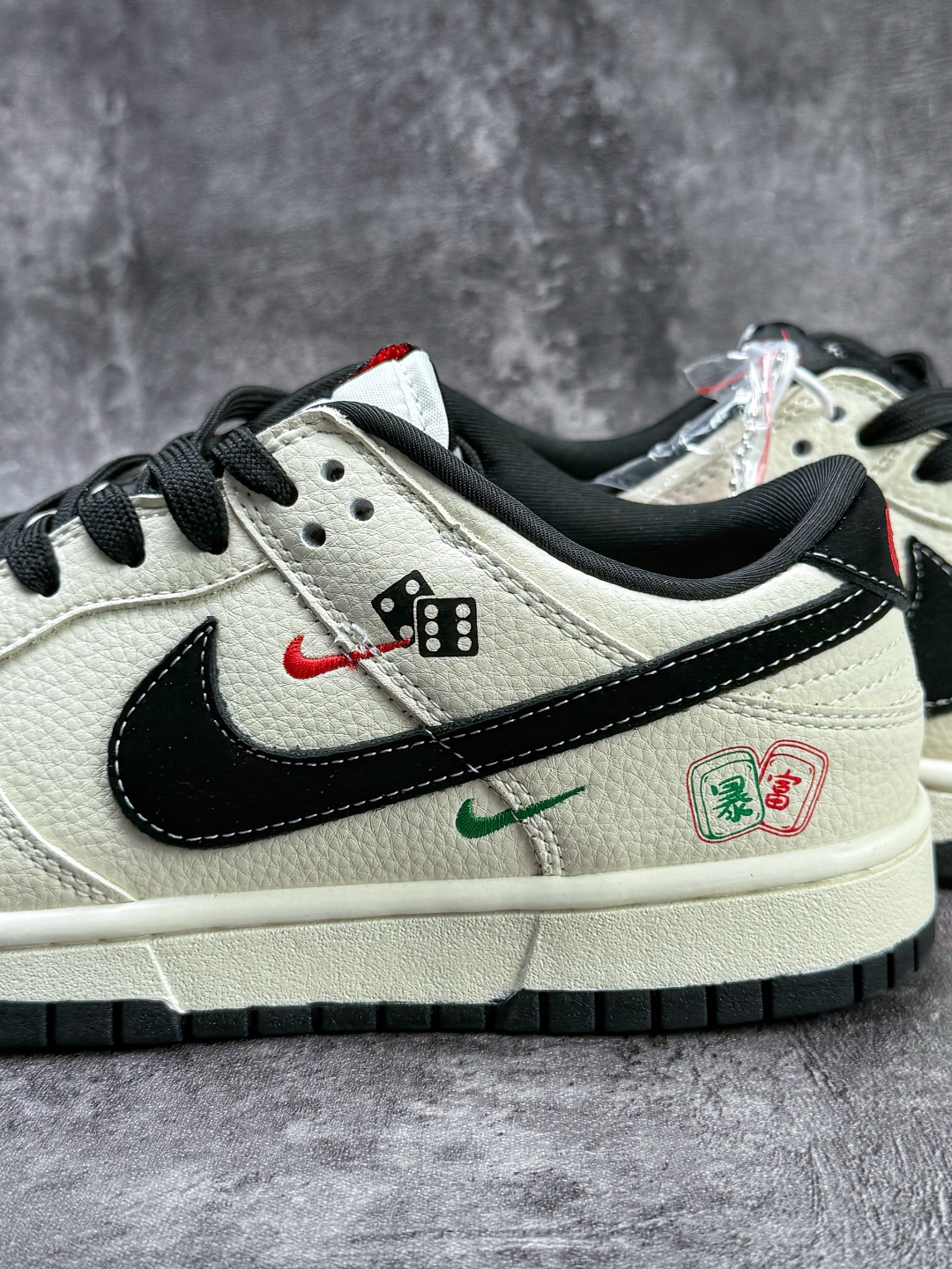 Nike SB Dunk Low 发财 白黑双小勾 SJ8888-009