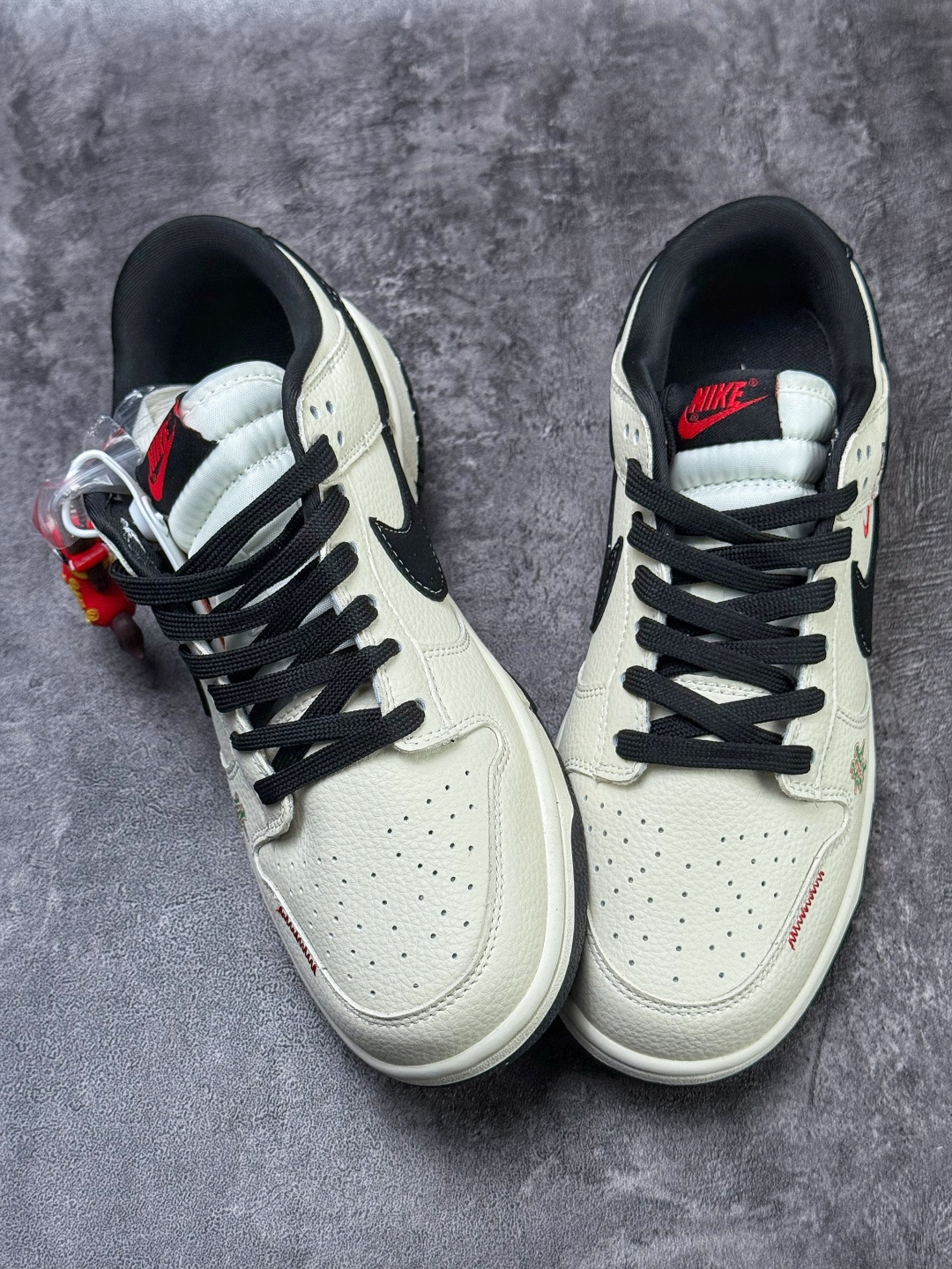 Nike SB Dunk Low 发财 白黑双小勾 SJ8888-009