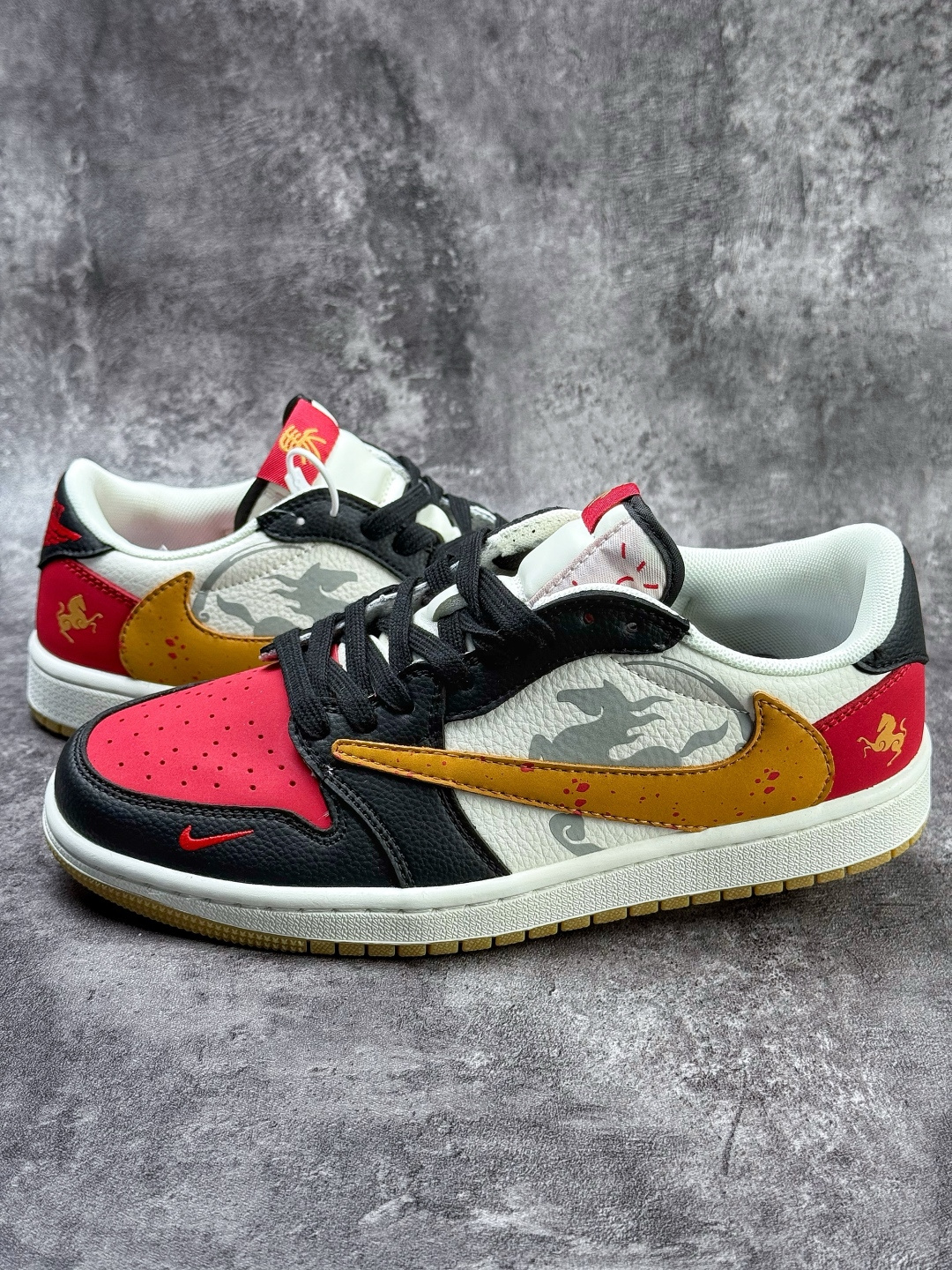 Travis Scott x Nike Air Jordan 1 Low 马年限定 Air Jordan 1 Low 反转黑白红小勾倒钩 纯原版本 DZ2688-128 Travis Scott x Nike Air Jordan 1 Low 马年限定 Air Jordan 1 Low 反转黑白红小勾倒钩 纯原版本 DZ2688-128