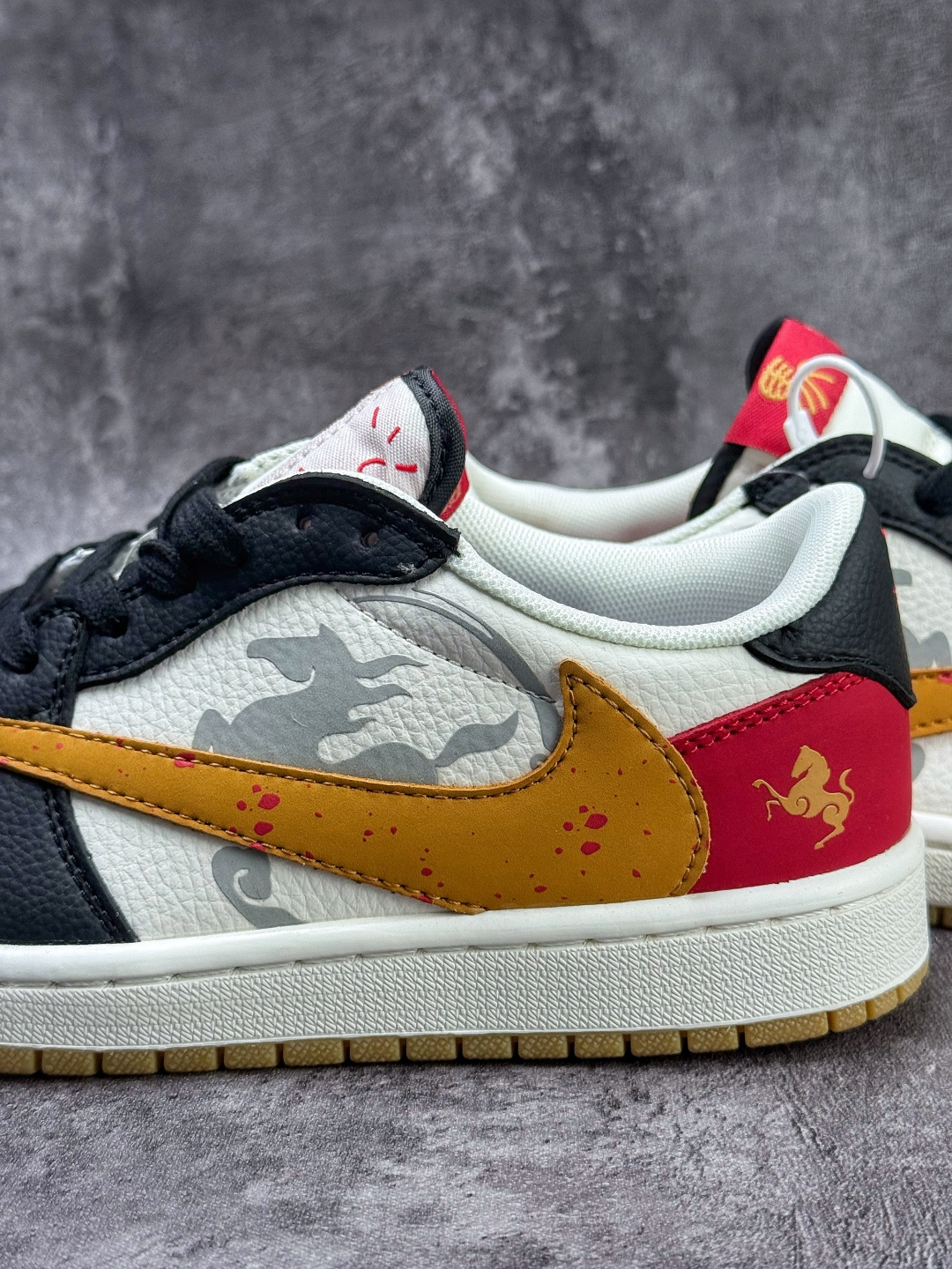Travis Scott x Nike Air Jordan 1 Low 马年限定 Air Jordan 1 Low 反转黑白红小勾倒钩 纯原版本 DZ2688-128-莆田鞋,莆田鞋货源,高仿鞋,高仿鞋货源,安福档口,莆田高仿鞋,莆田鞋批发,高仿鞋批发,莆田高仿运动鞋,高仿运动鞋,莆田运动鞋 Travis Scott x Nike Air Jordan 1 Low 马年限定 Air Jordan 1 Low 反转黑白红小勾倒钩 纯原版本 DZ2688-128