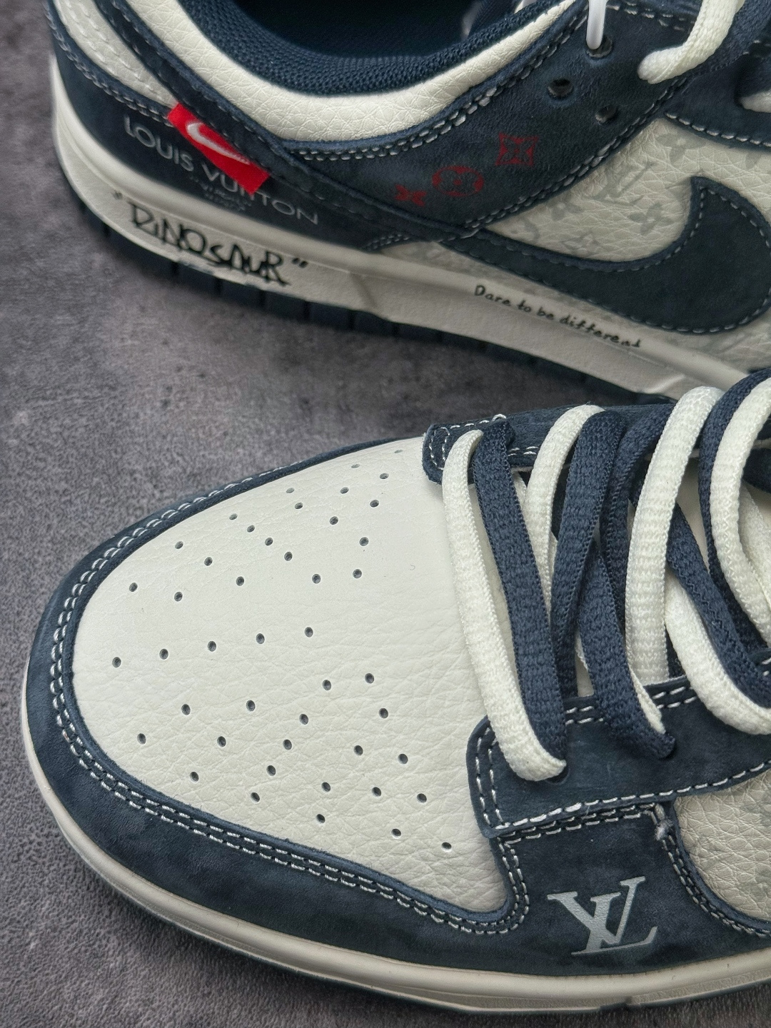 Nike SB Dunk Low x Louis Vuitton 灰白 KG6699-F26