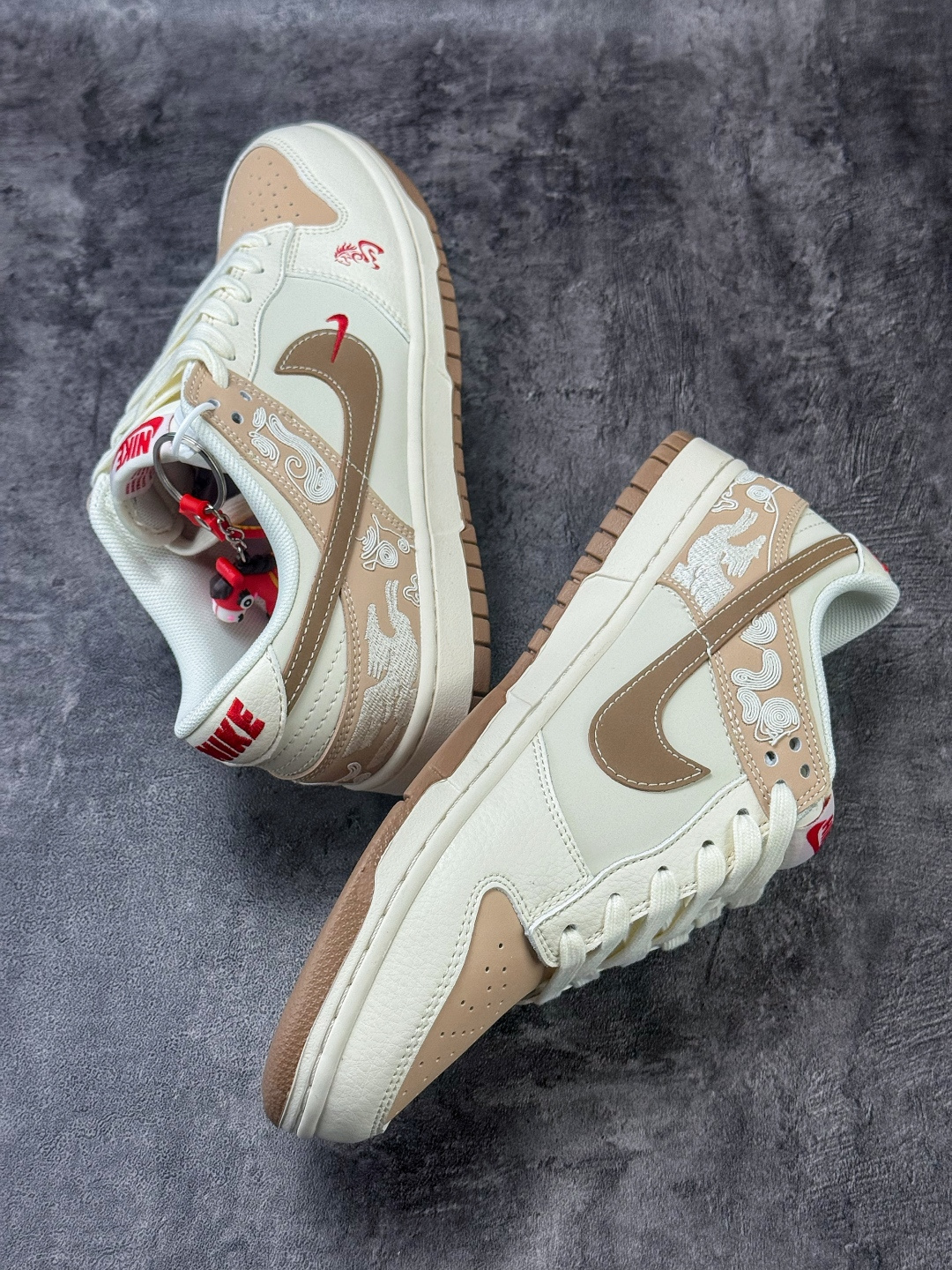 Nike SB Dunk Low 马年限定 白棕小勾 SD6868-136