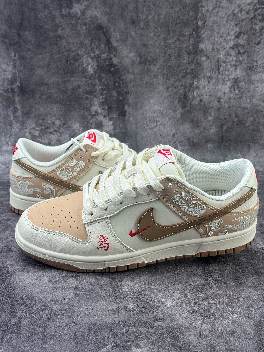 Nike SB Dunk Low 马年限定 白棕小勾 SD6868-136