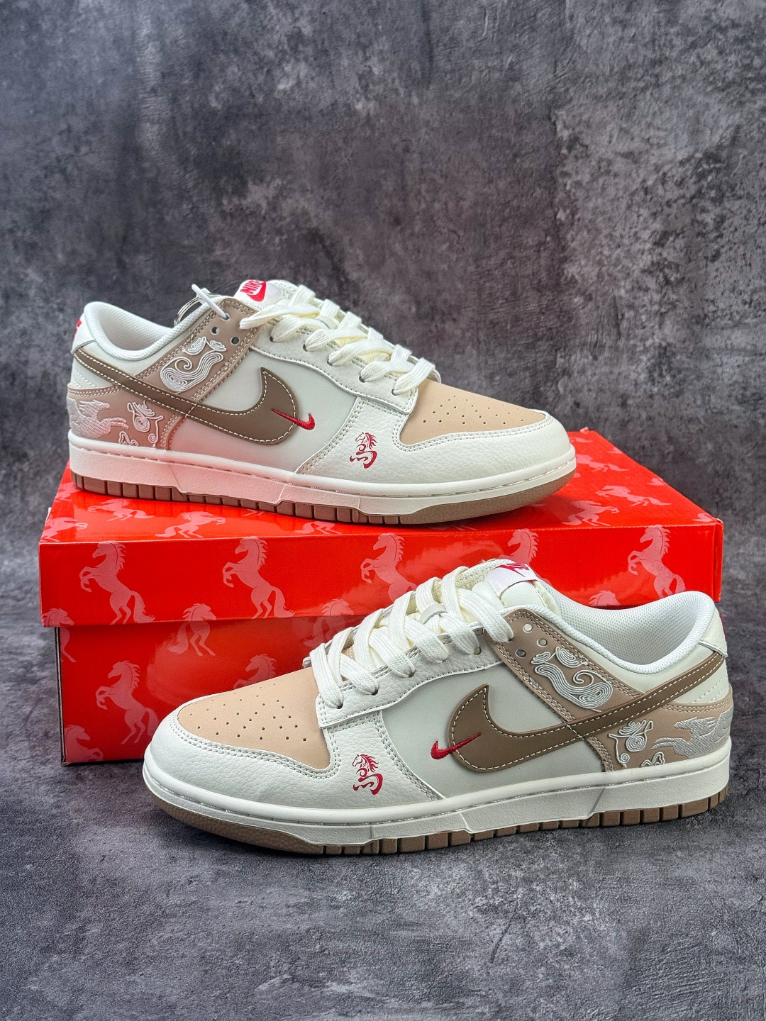 Nike SB Dunk Low 马年限定 白棕小勾 SD6868-136