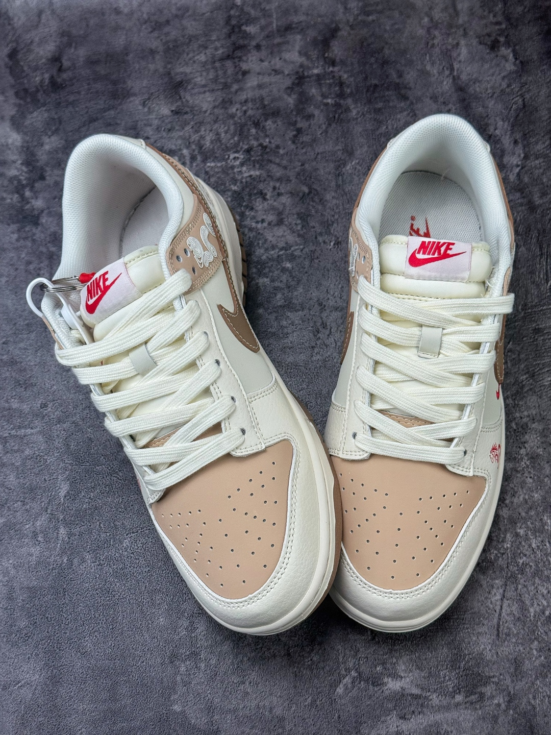 Nike SB Dunk Low 马年限定 白棕小勾 SD6868-136