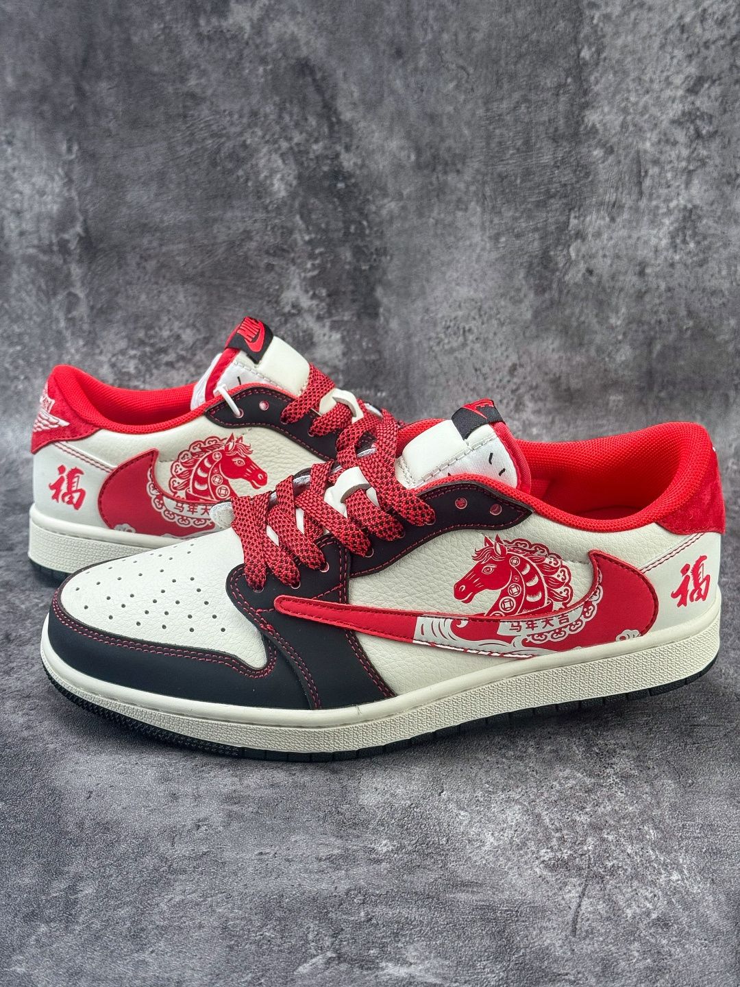 Travis Scott x Nike Air Jordan 1 Low 马年限定 Air Jordan 1 Low 反转黑白红满天星倒钩 LX1988-803 Travis Scott x Nike Air Jordan 1 Low 马年限定 Air Jordan 1 Low 反转黑白红满天星倒钩 LX1988-803