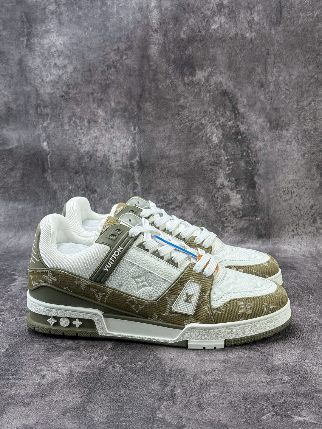 广奢高端货 LOUIS VUITTON 路易威登 LV Trainer 牛皮革