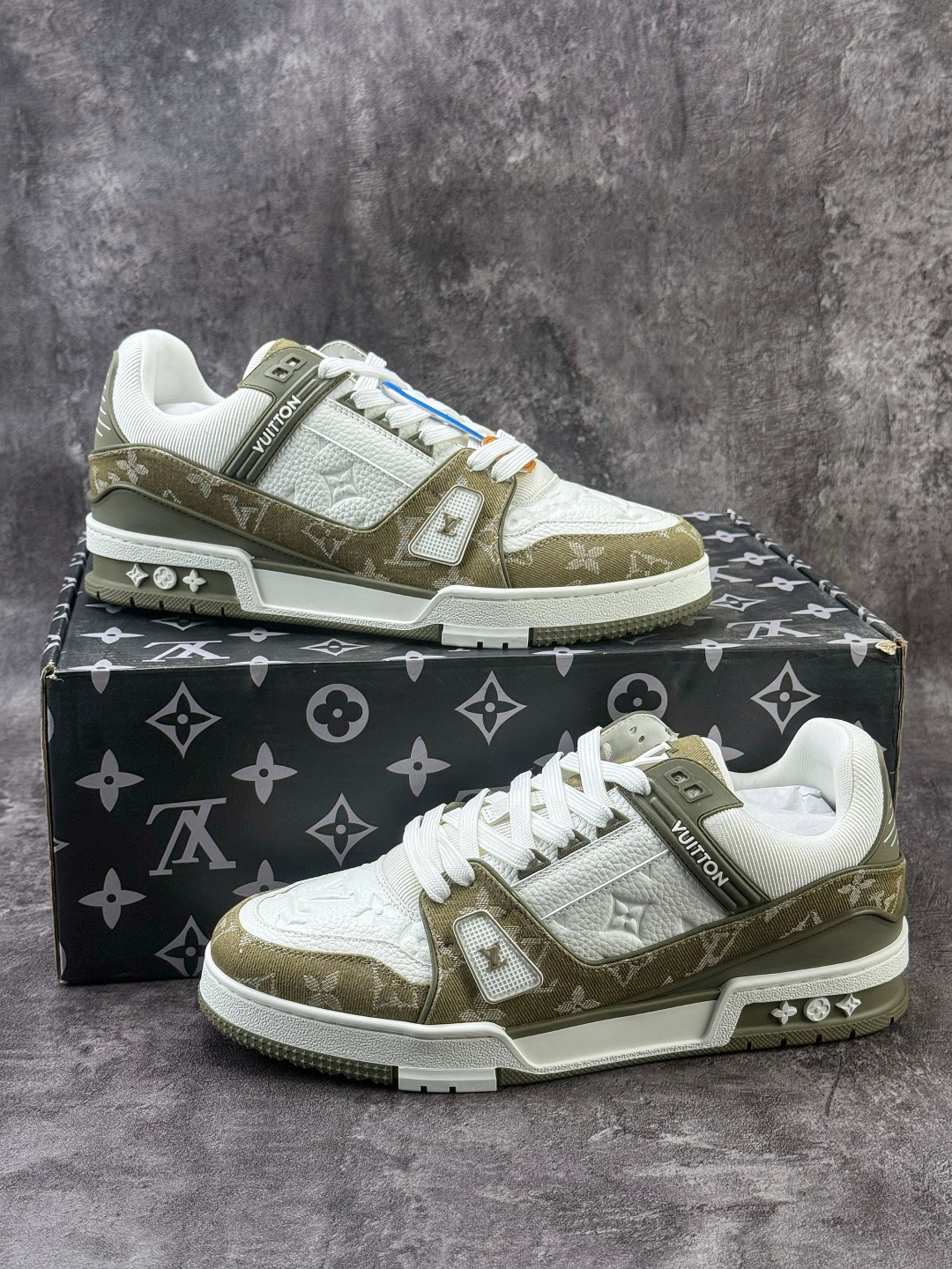 广奢高端货 LOUIS VUITTON 路易威登 LV Trainer 牛皮革
