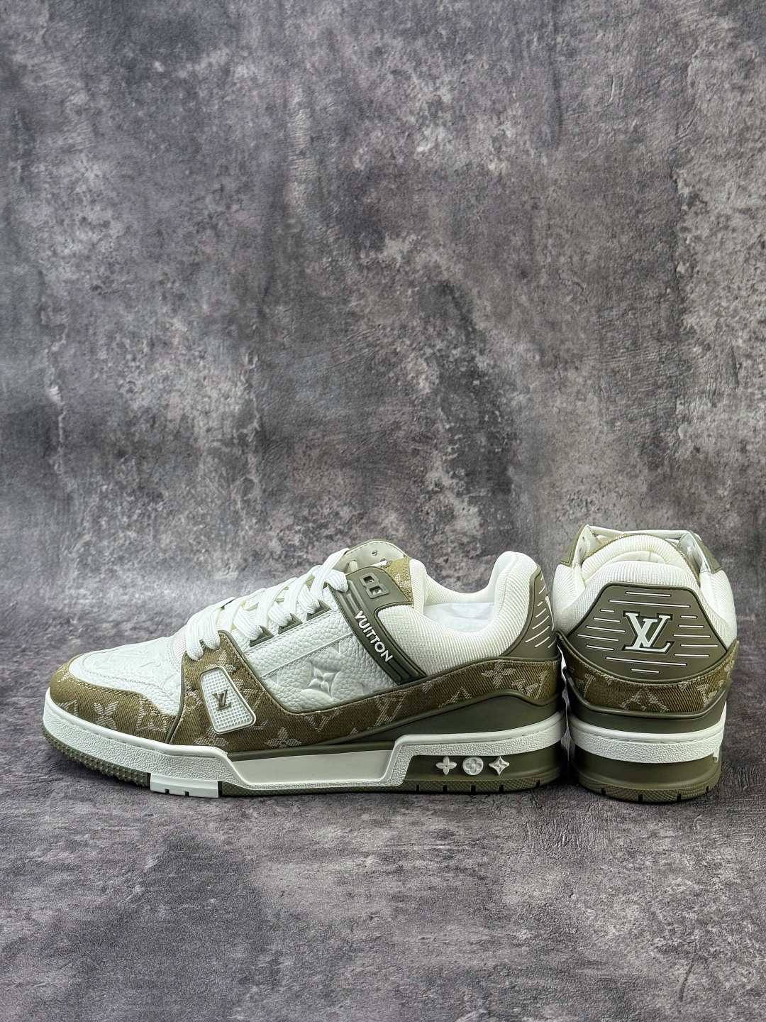 广奢高端货 LOUIS VUITTON 路易威登 LV Trainer 牛皮革