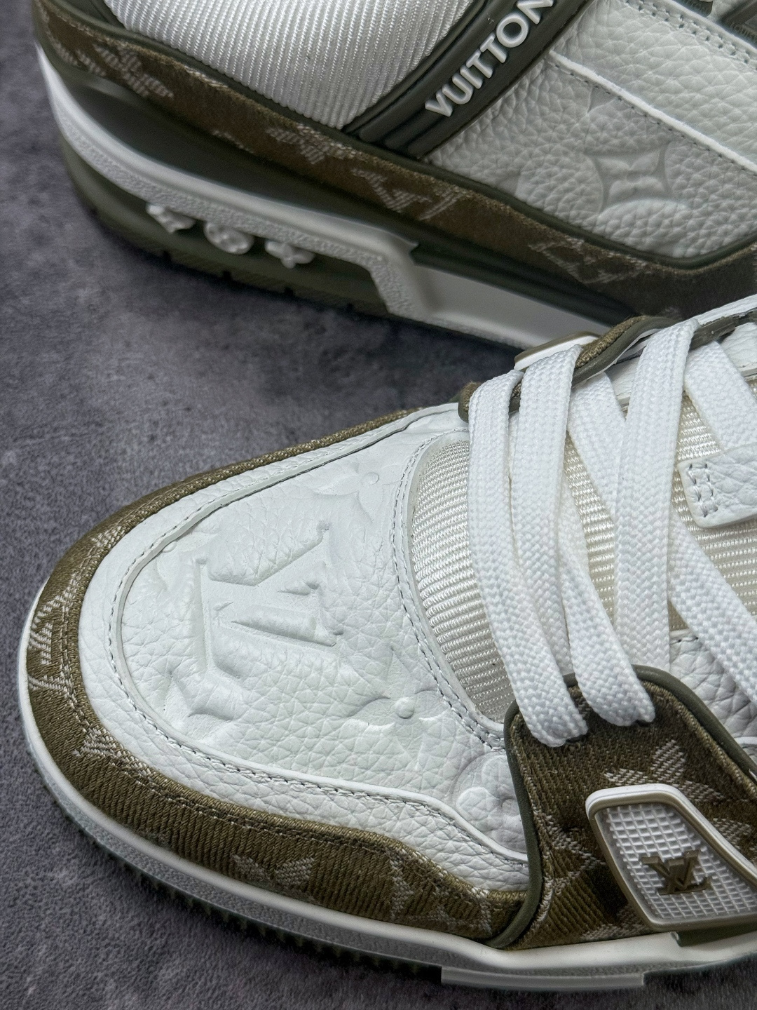 广奢高端货 LOUIS VUITTON 路易威登 LV Trainer 牛皮革