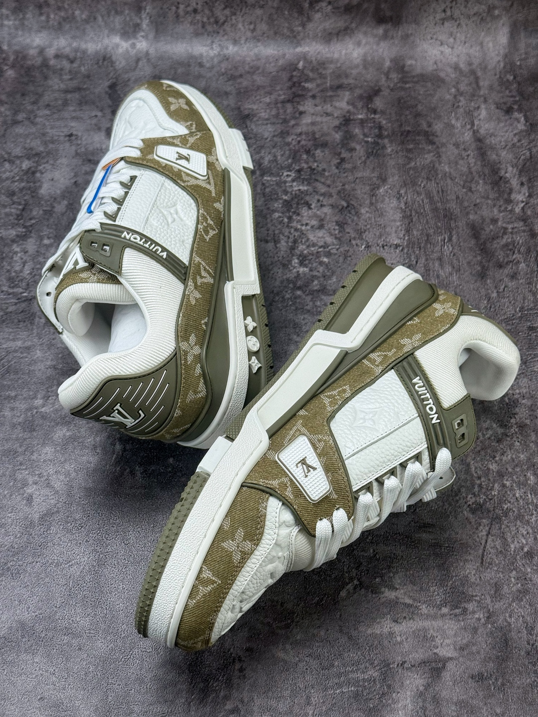 广奢高端货 LOUIS VUITTON 路易威登 LV Trainer 牛皮革
