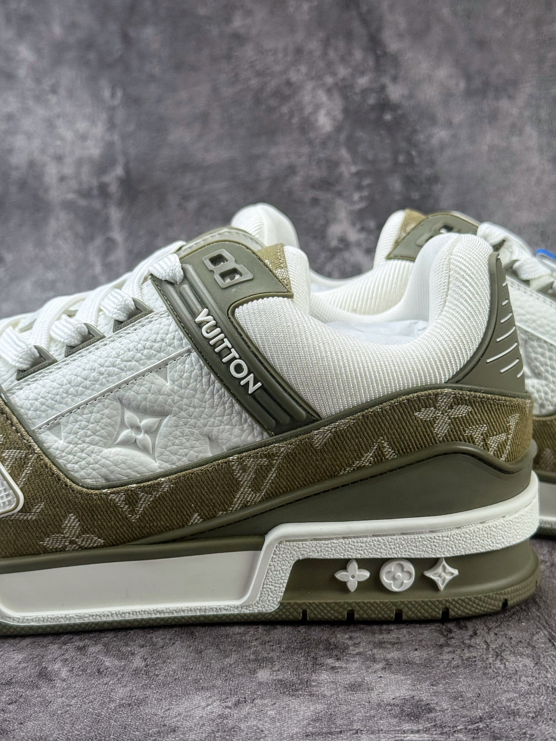 广奢高端货 LOUIS VUITTON 路易威登 LV Trainer 牛皮革