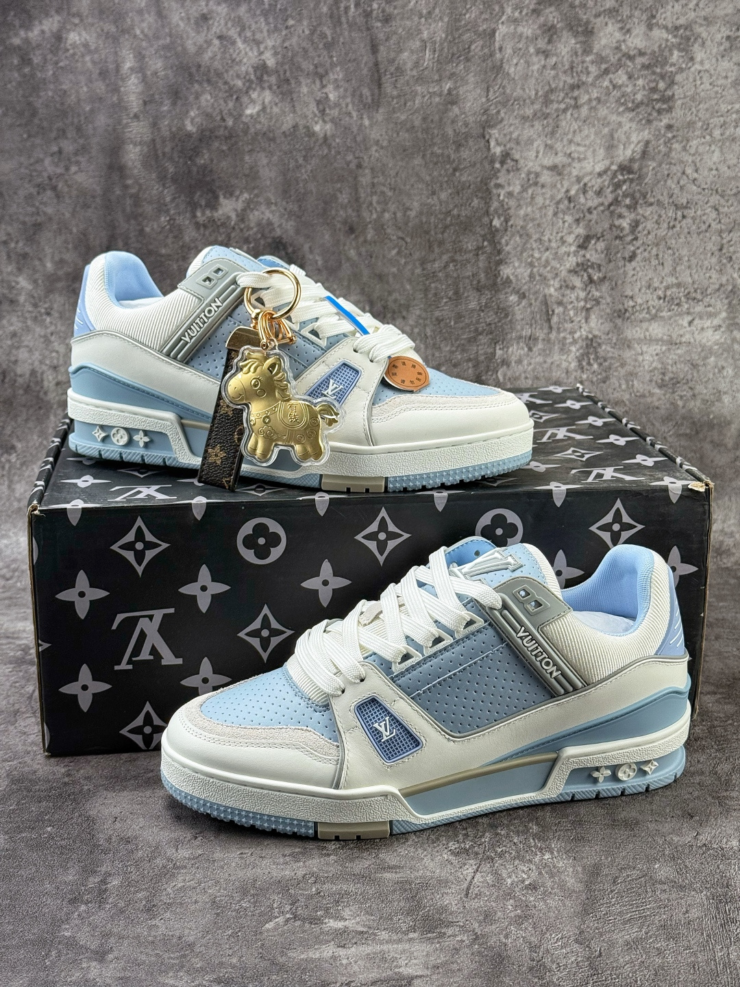 钥匙扣丢失扣10 ）广奢高端货 LOUIS VUITTON 路易威登 LV Trainer 牛皮革