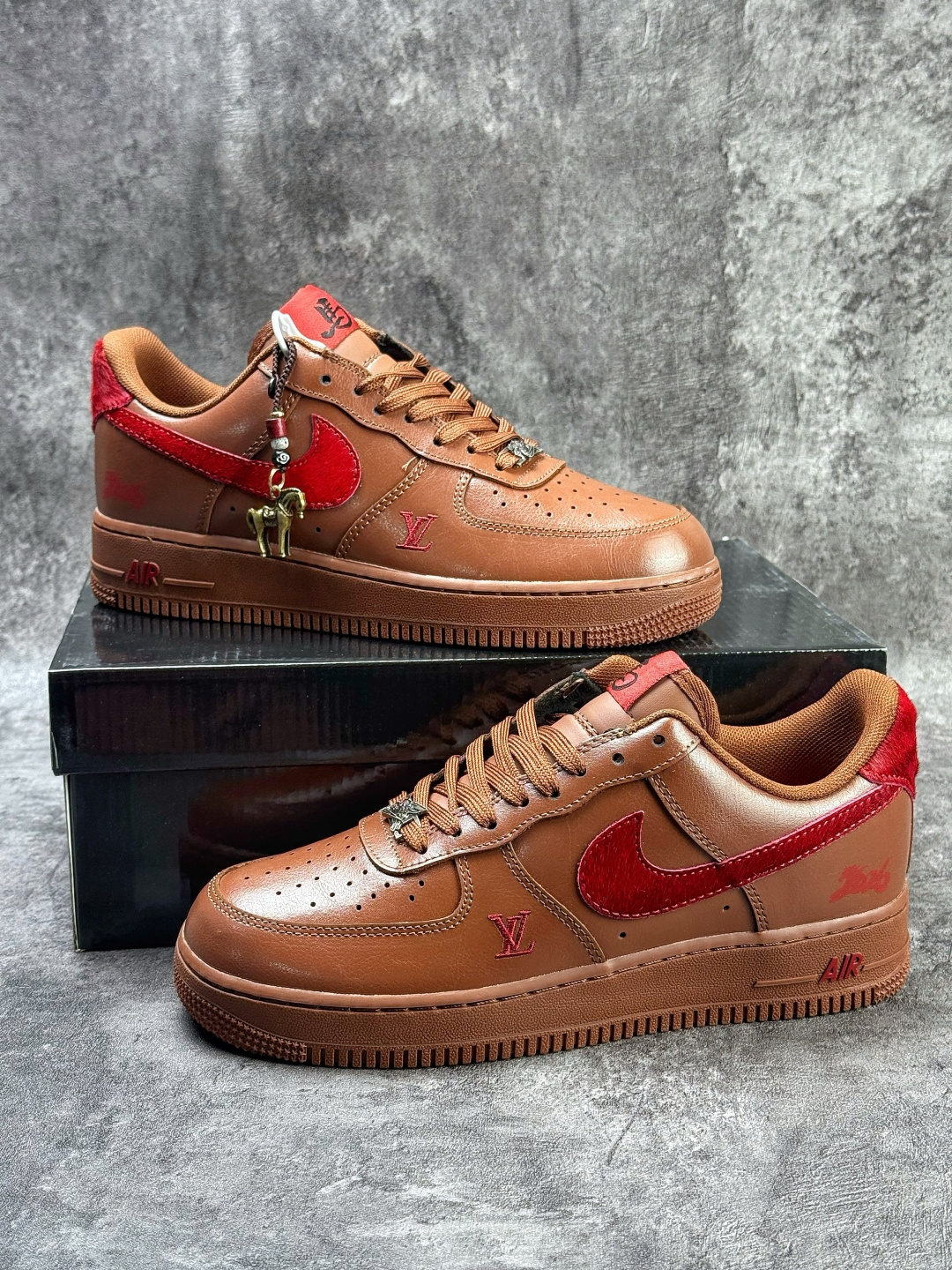 Nike Air Force 1 Low 07 x Louis Vuitton 棕红 XY9025-002-莆田鞋,莆田鞋货源,高仿鞋,高仿鞋货源,安福档口,莆田高仿鞋,莆田鞋批发,高仿鞋批发,莆田高仿运动鞋,高仿运动鞋,莆田运动鞋 Nike Air Force 1 Low 07 x Louis Vuitton 棕红 XY9025-002