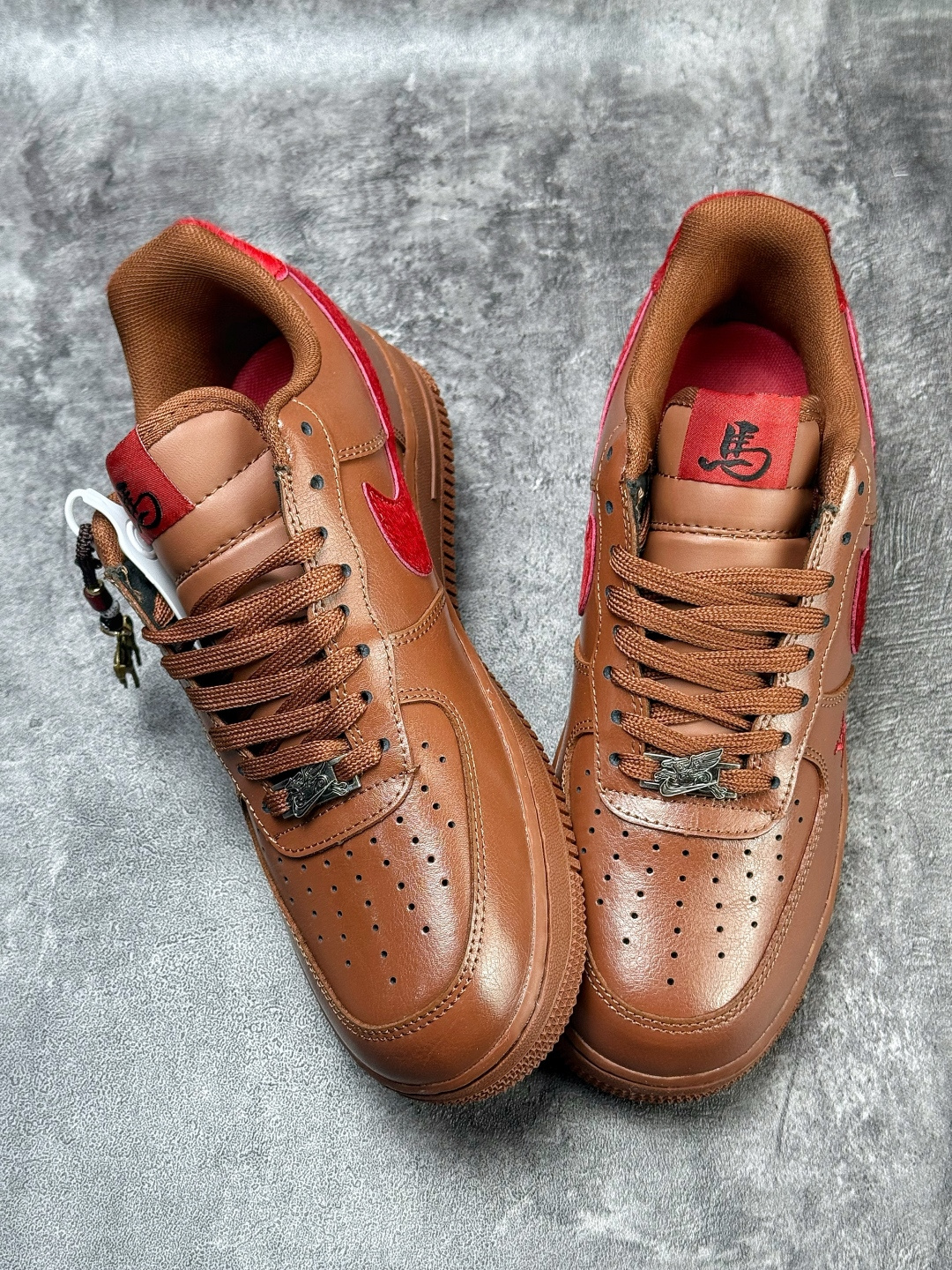 Nike Air Force 1 Low 07 x Louis Vuitton 棕红 XY9025-002-莆田鞋,莆田鞋货源,高仿鞋,高仿鞋货源,安福档口,莆田高仿鞋,莆田鞋批发,高仿鞋批发,莆田高仿运动鞋,高仿运动鞋,莆田运动鞋 Nike Air Force 1 Low 07 x Louis Vuitton 棕红 XY9025-002