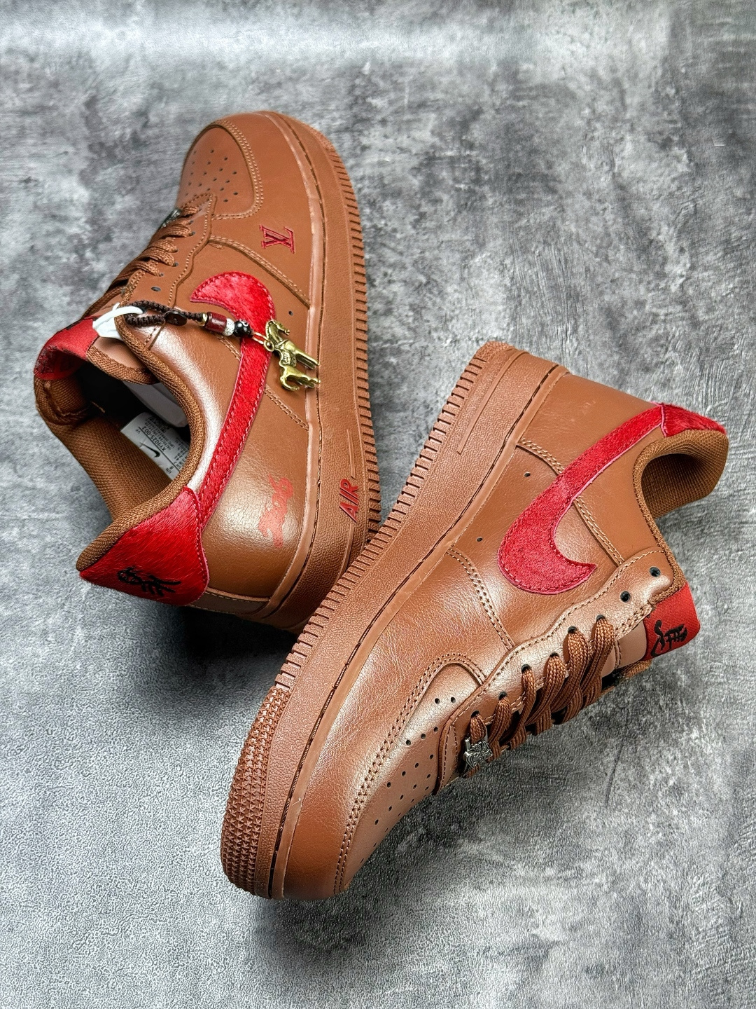 Nike Air Force 1 Low 07 x Louis Vuitton 棕红 XY9025-002-莆田鞋,莆田鞋货源,高仿鞋,高仿鞋货源,安福档口,莆田高仿鞋,莆田鞋批发,高仿鞋批发,莆田高仿运动鞋,高仿运动鞋,莆田运动鞋 Nike Air Force 1 Low 07 x Louis Vuitton 棕红 XY9025-002