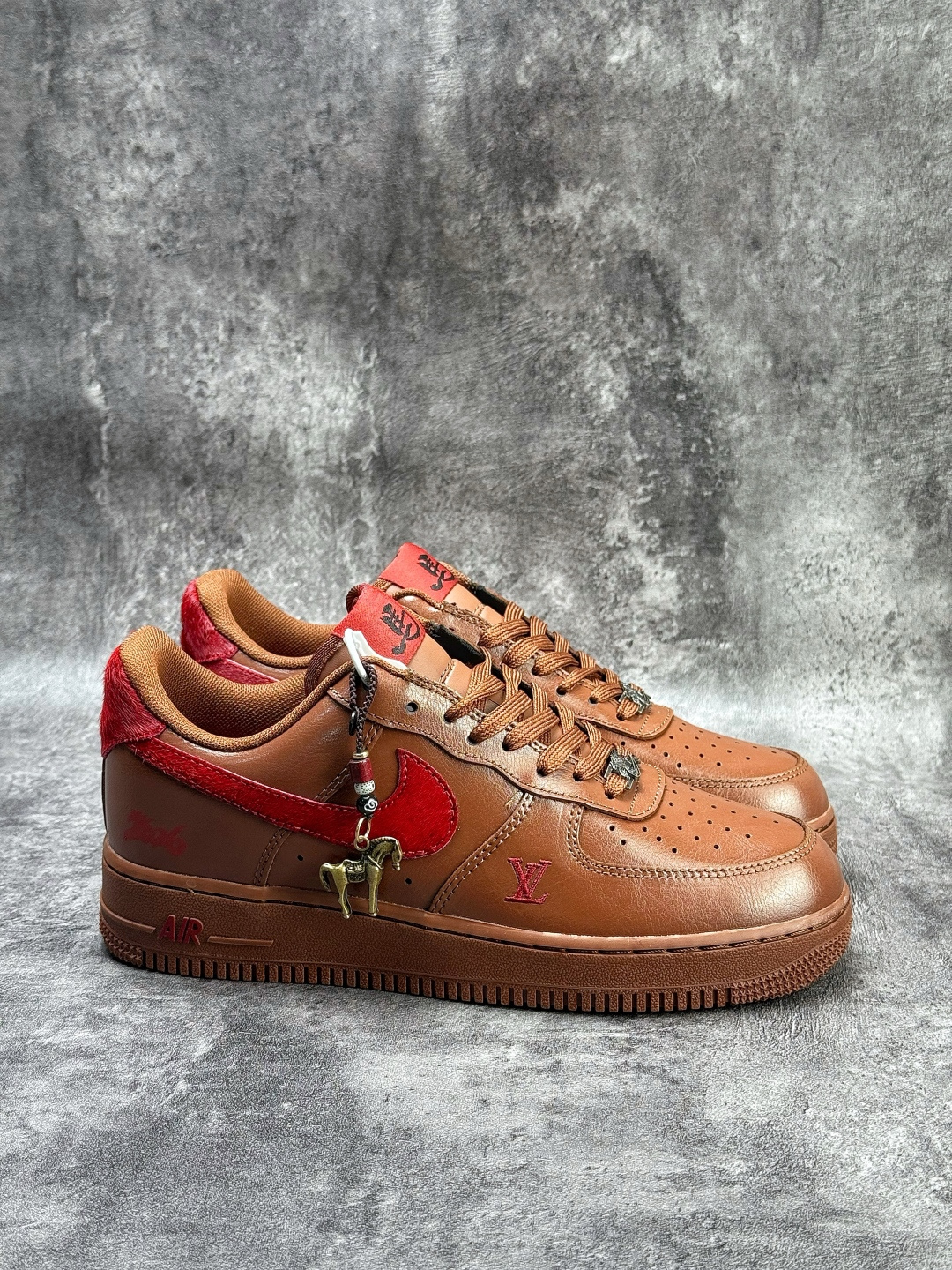 Nike Air Force 1 Low 07 x Louis Vuitton 棕红 XY9025-002-莆田鞋,莆田鞋货源,高仿鞋,高仿鞋货源,安福档口,莆田高仿鞋,莆田鞋批发,高仿鞋批发,莆田高仿运动鞋,高仿运动鞋,莆田运动鞋 Nike Air Force 1 Low 07 x Louis Vuitton 棕红 XY9025-002