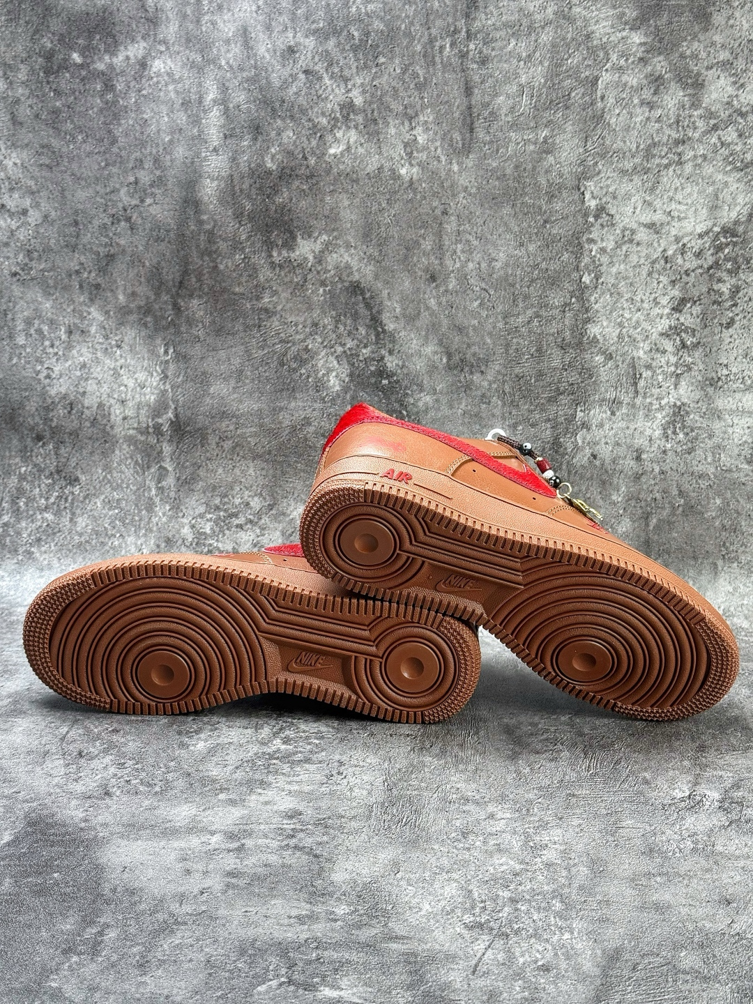 Nike Air Force 1 Low 07 x Louis Vuitton 棕红 XY9025-002-莆田鞋,莆田鞋货源,高仿鞋,高仿鞋货源,安福档口,莆田高仿鞋,莆田鞋批发,高仿鞋批发,莆田高仿运动鞋,高仿运动鞋,莆田运动鞋 Nike Air Force 1 Low 07 x Louis Vuitton 棕红 XY9025-002