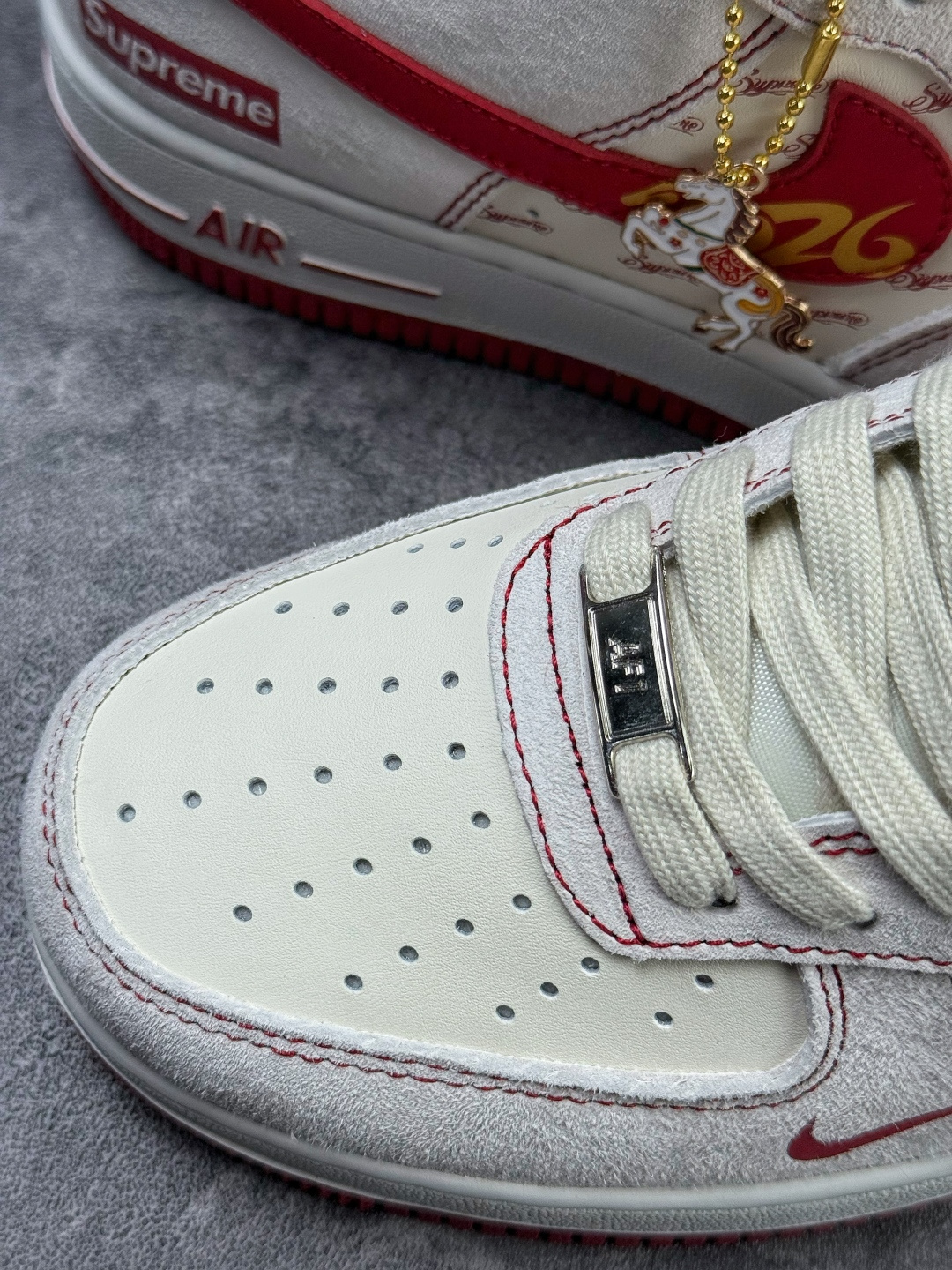 Nike Air Force 1 Low 07 马年限定 x Superme 灰白红小勾 JP2026-133