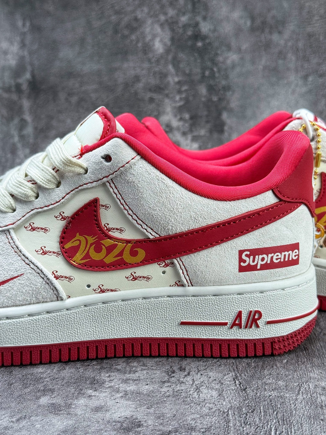 Nike Air Force 1 Low 07 马年限定 x Superme 灰白红小勾 JP2026-133