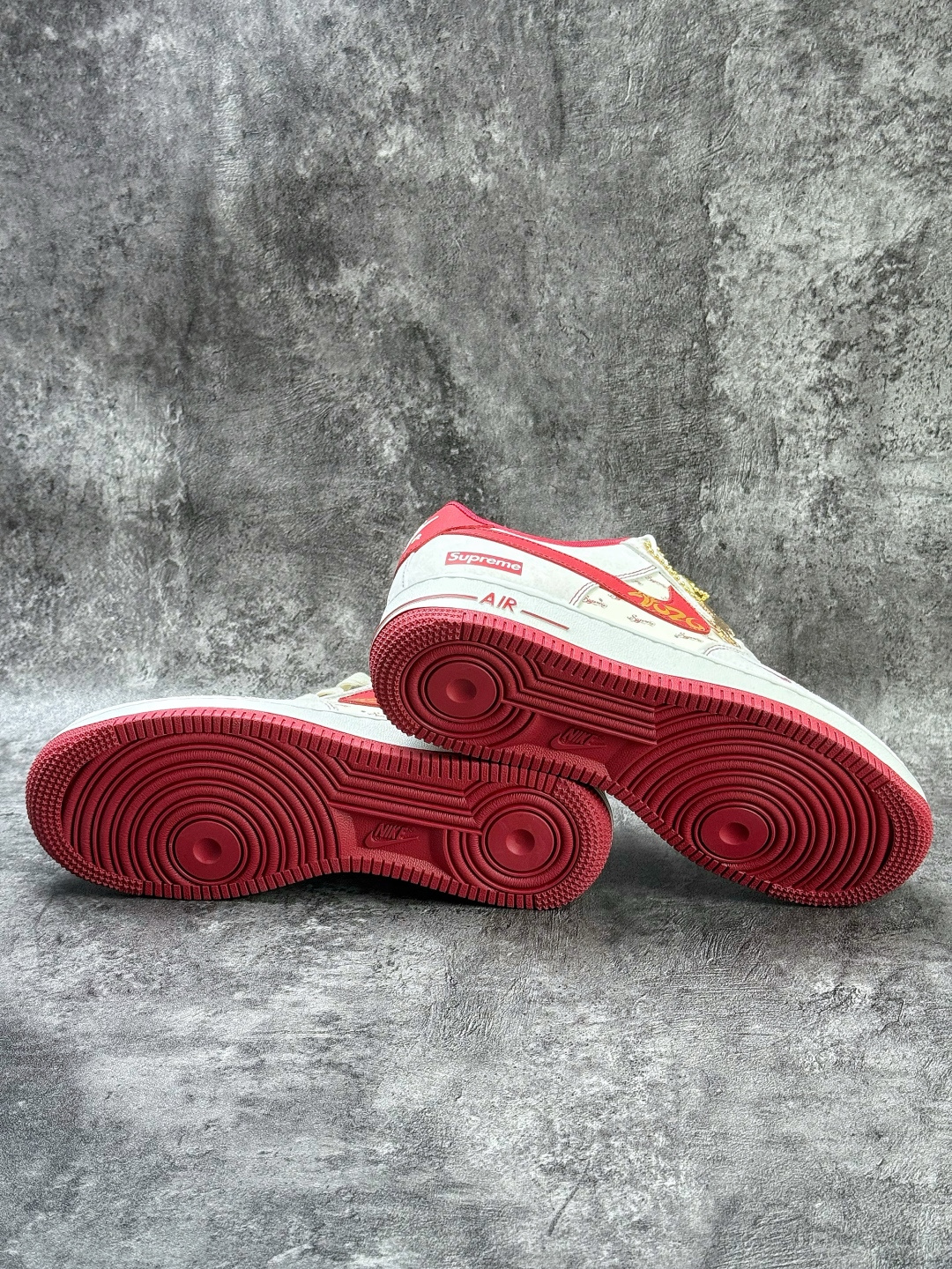 Nike Air Force 1 Low 07 马年限定 x Superme 灰白红小勾 JP2026-133