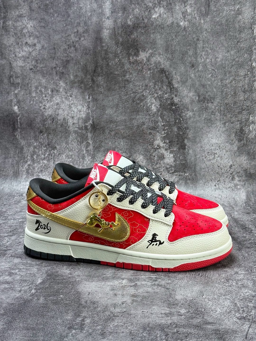 230 Nike SB Dunk Low 马年限定 白红满天星 MN1688-115