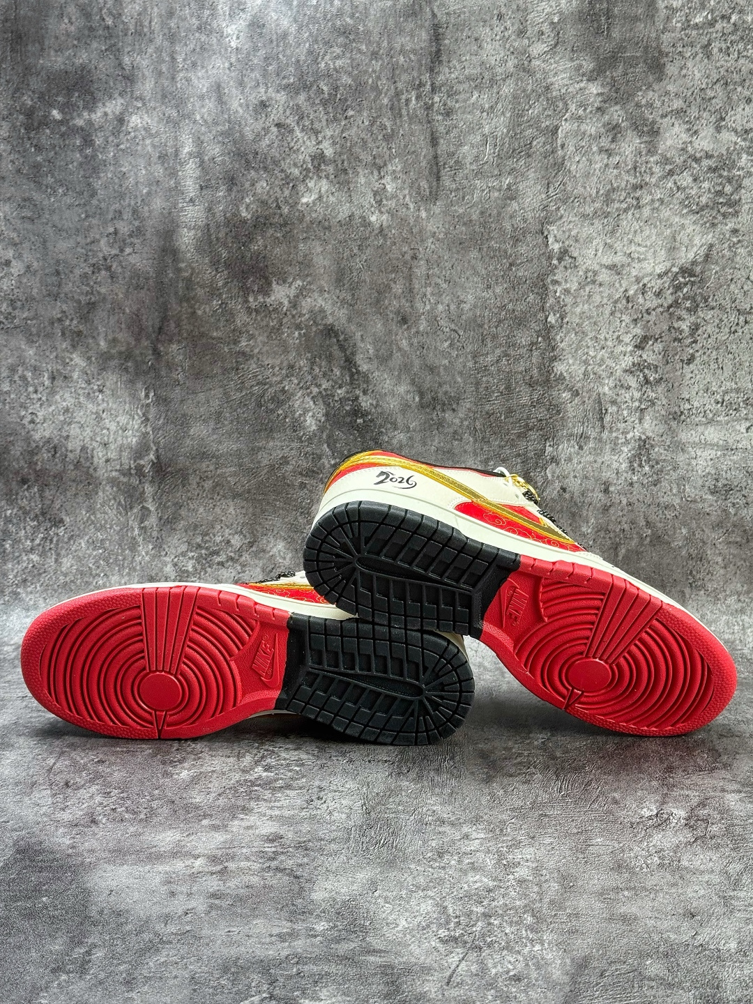 230 Nike SB Dunk Low 马年限定 白红满天星 MN1688-115