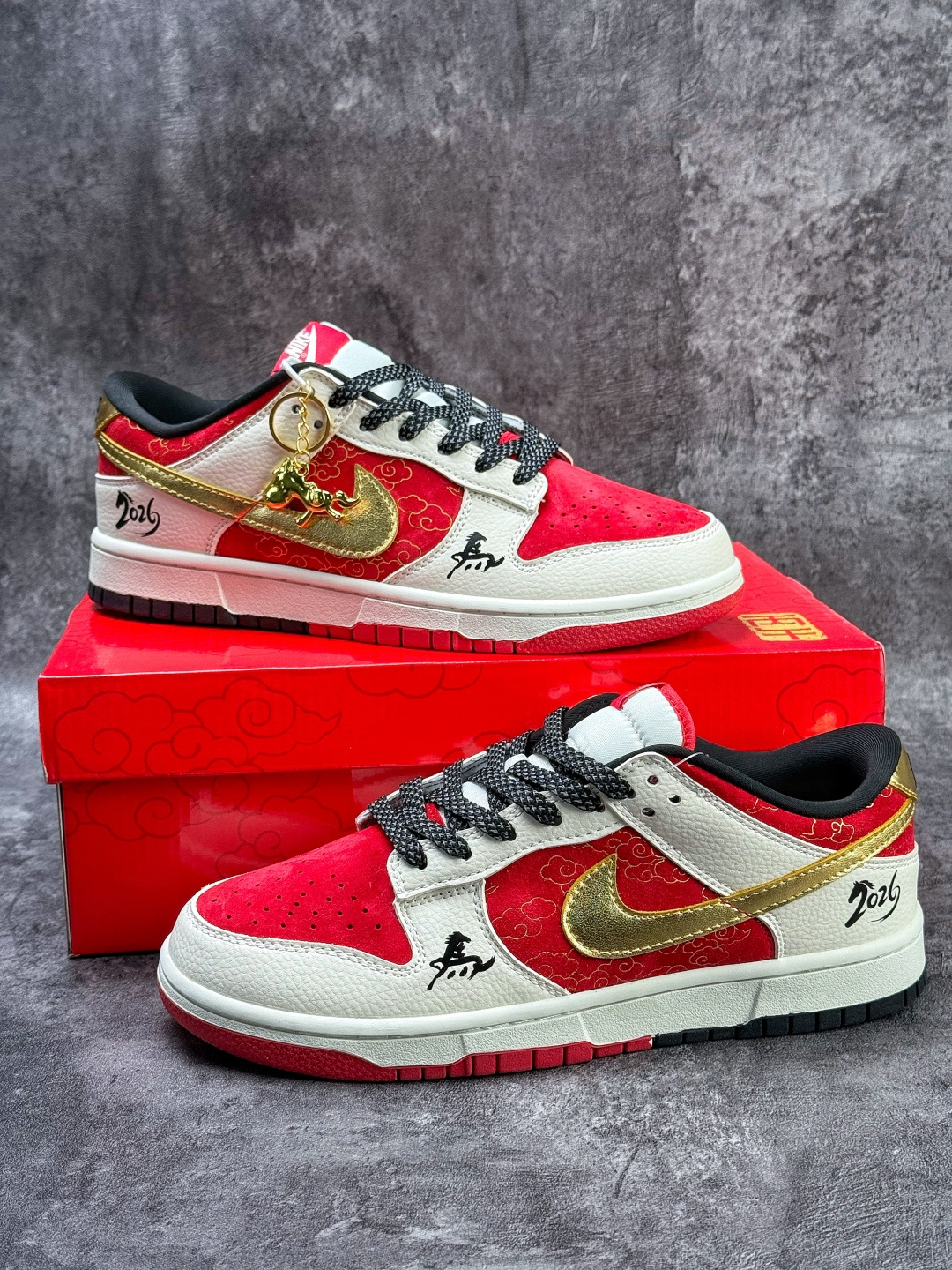 230 Nike SB Dunk Low 马年限定 白红满天星 MN1688-115