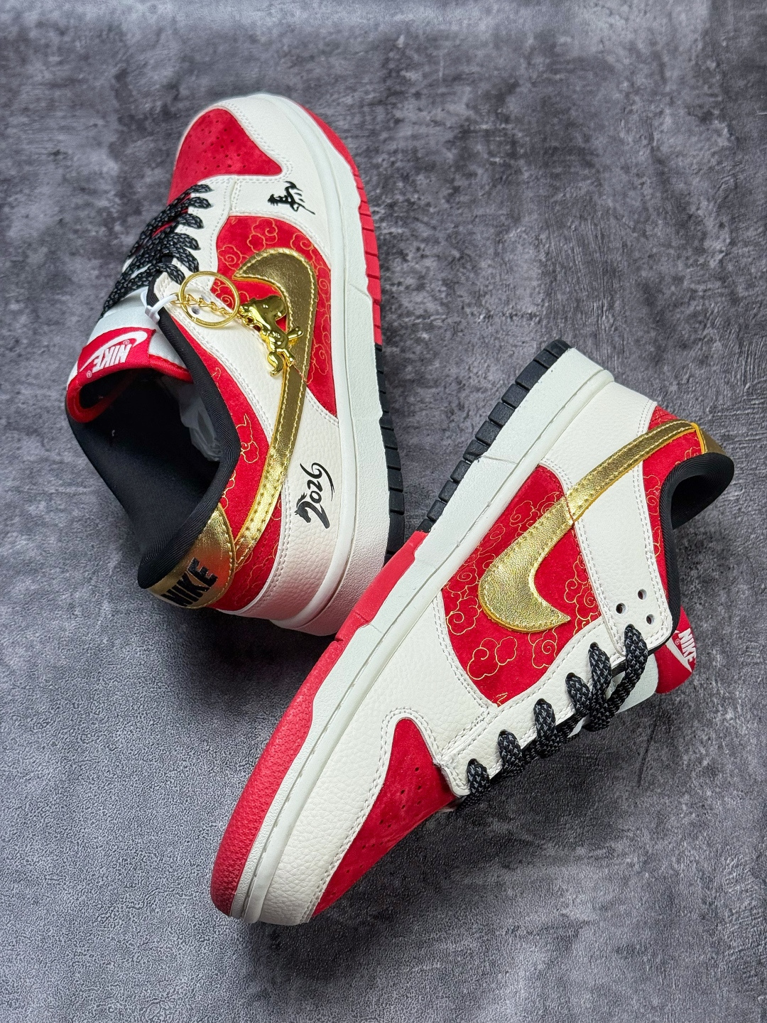 230 Nike SB Dunk Low 马年限定 白红满天星 MN1688-115