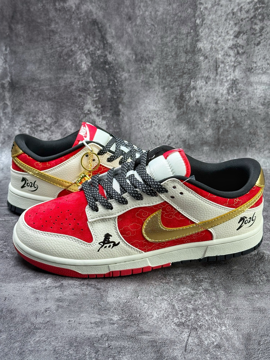 230 Nike SB Dunk Low 马年限定 白红满天星 MN1688-115