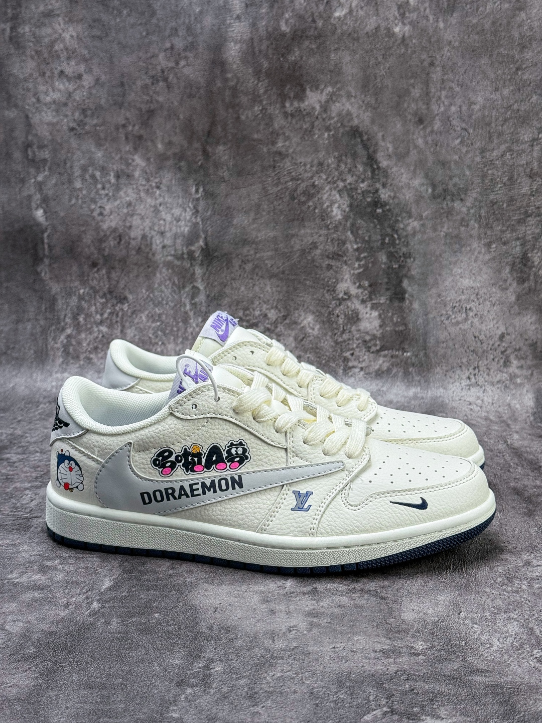 Travis Scott x Nike Air Jordan 1 Low x Louis Vuitton Air Jordan 1 Low 反转哆啦A梦白灰小勾倒钩 DZ2688-004