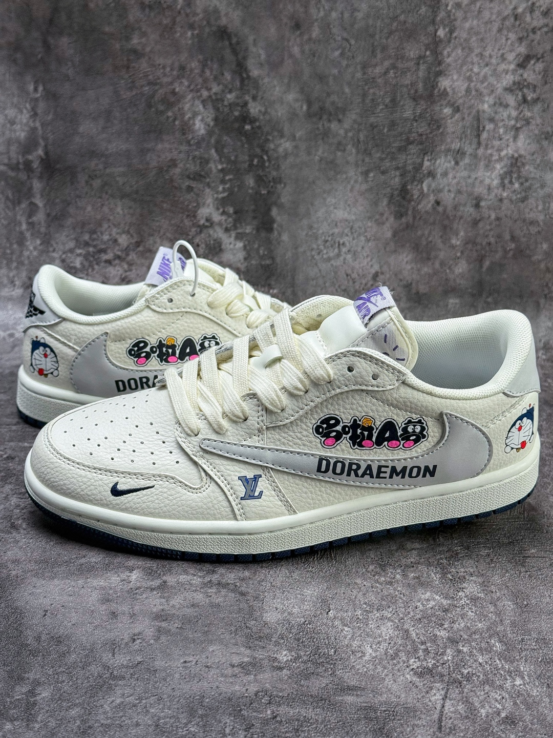 Travis Scott x Nike Air Jordan 1 Low x Louis Vuitton Air Jordan 1 Low 反转哆啦A梦白灰小勾倒钩 DZ2688-004
