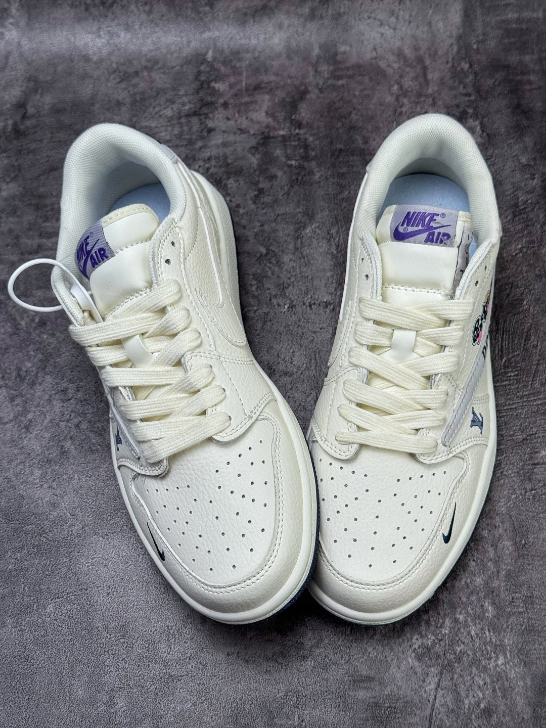 Travis Scott x Nike Air Jordan 1 Low x Louis Vuitton Air Jordan 1 Low 反转哆啦A梦白灰小勾倒钩 DZ2688-004