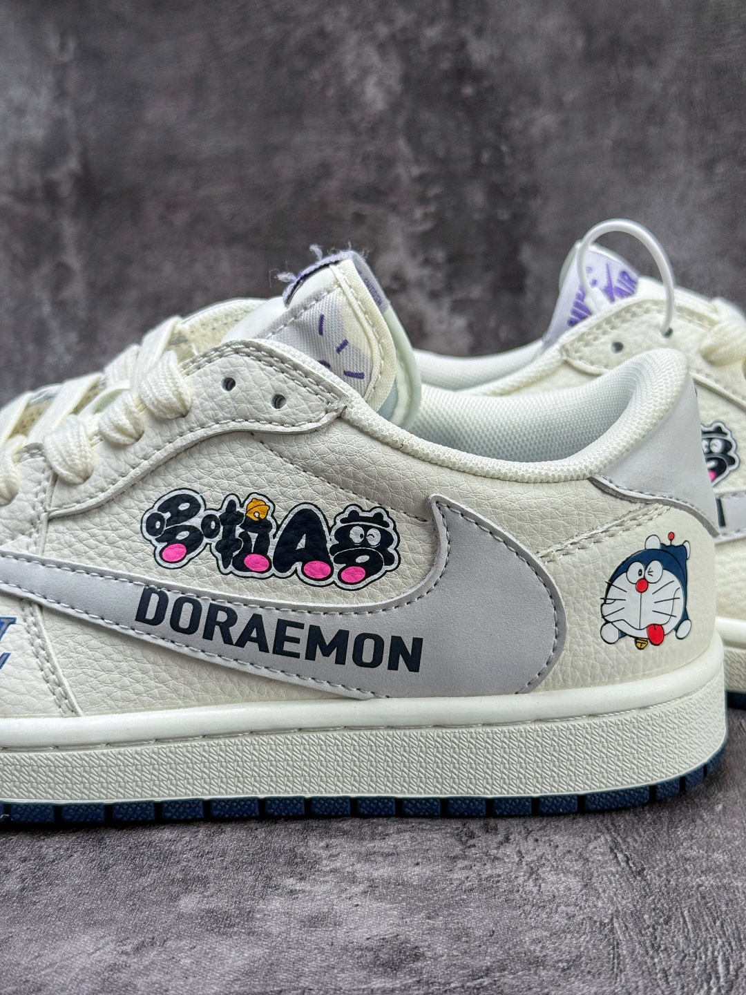 Travis Scott x Nike Air Jordan 1 Low x Louis Vuitton Air Jordan 1 Low 反转哆啦A梦白灰小勾倒钩 DZ2688-004