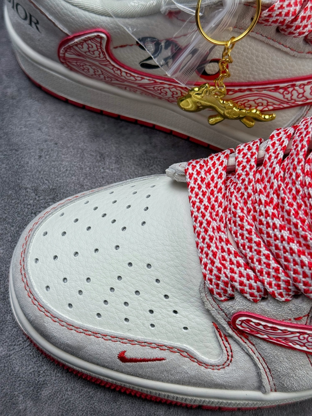 Travis Scott x Nike Air Jordan 1 Low 马年限定 Air Jordan 1 Low 反转白红小勾满天星倒钩 JW1188-178