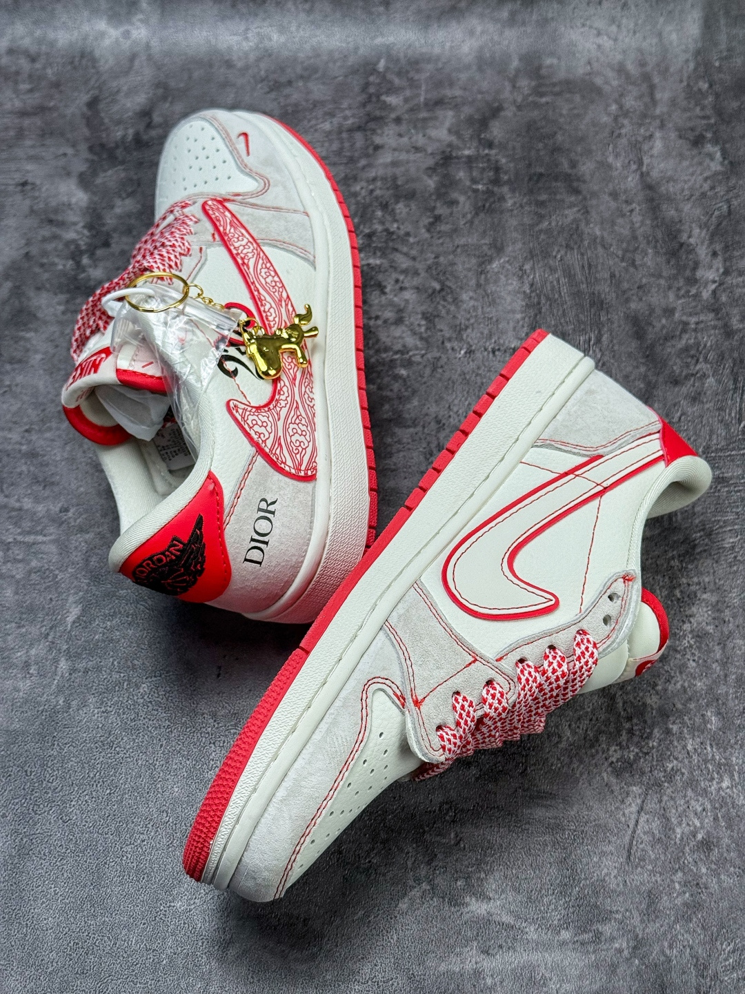 Travis Scott x Nike Air Jordan 1 Low 马年限定 Air Jordan 1 Low 反转白红小勾满天星倒钩 JW1188-178