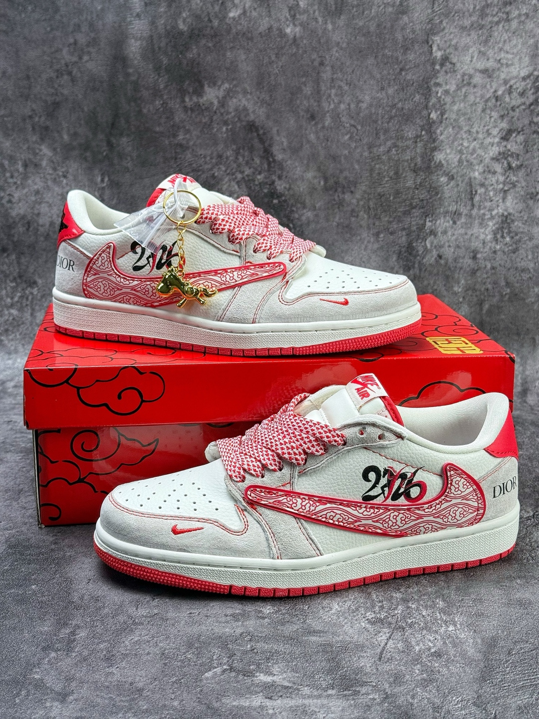 Travis Scott x Nike Air Jordan 1 Low 马年限定 Air Jordan 1 Low 反转白红小勾满天星倒钩 JW1188-178
