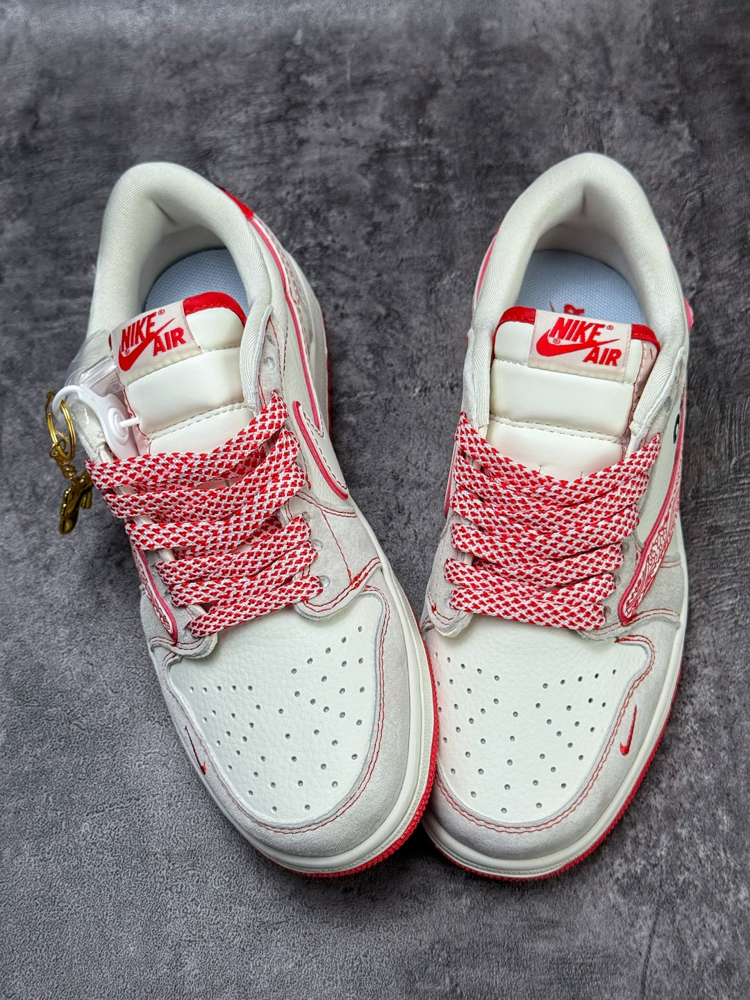 Travis Scott x Nike Air Jordan 1 Low 马年限定 Air Jordan 1 Low 反转白红小勾满天星倒钩 JW1188-178
