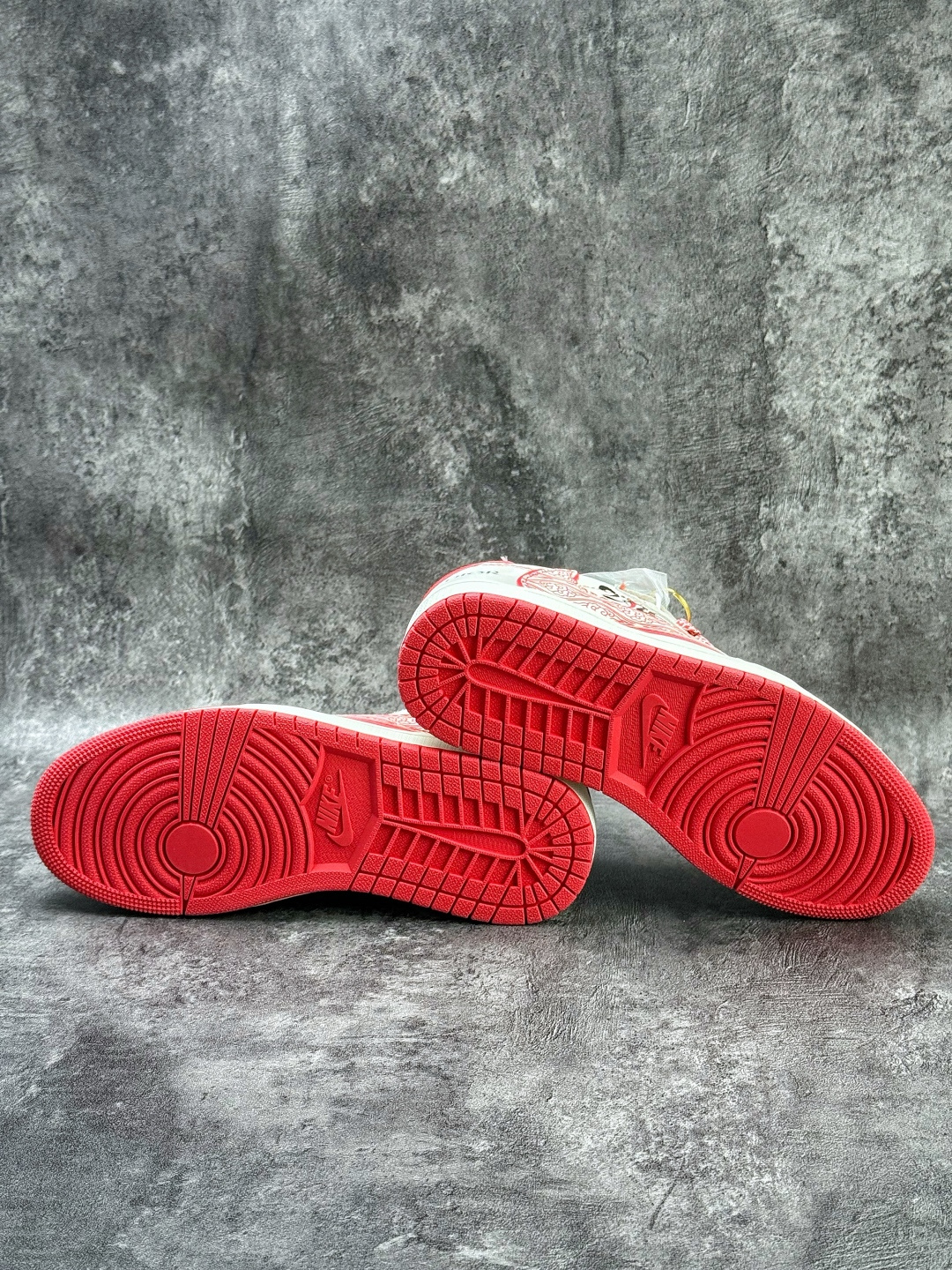 Travis Scott x Nike Air Jordan 1 Low 马年限定 Air Jordan 1 Low 反转白红小勾满天星倒钩 JW1188-178