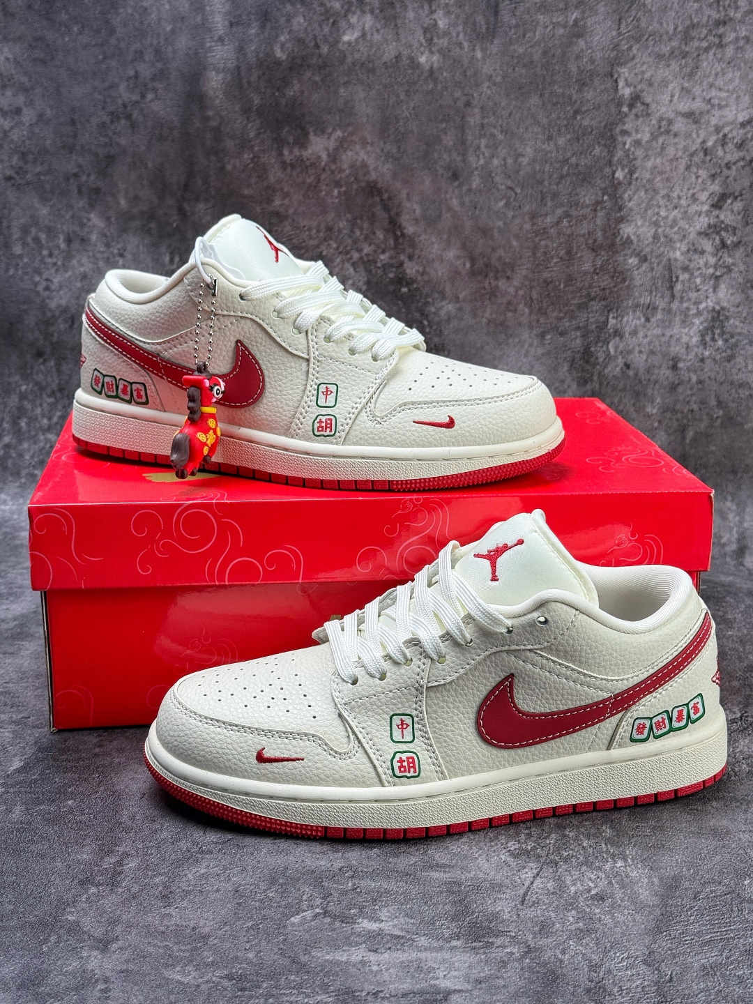 Nike Jordan Air Jordan 1 马年限定 发财暴富 白红小勾 QJ1988-011