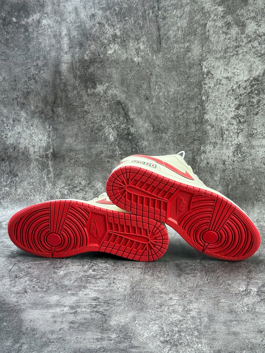 Nike Jordan Air Jordan 1 马年限定 发财暴富 白红小勾 QJ1988-011